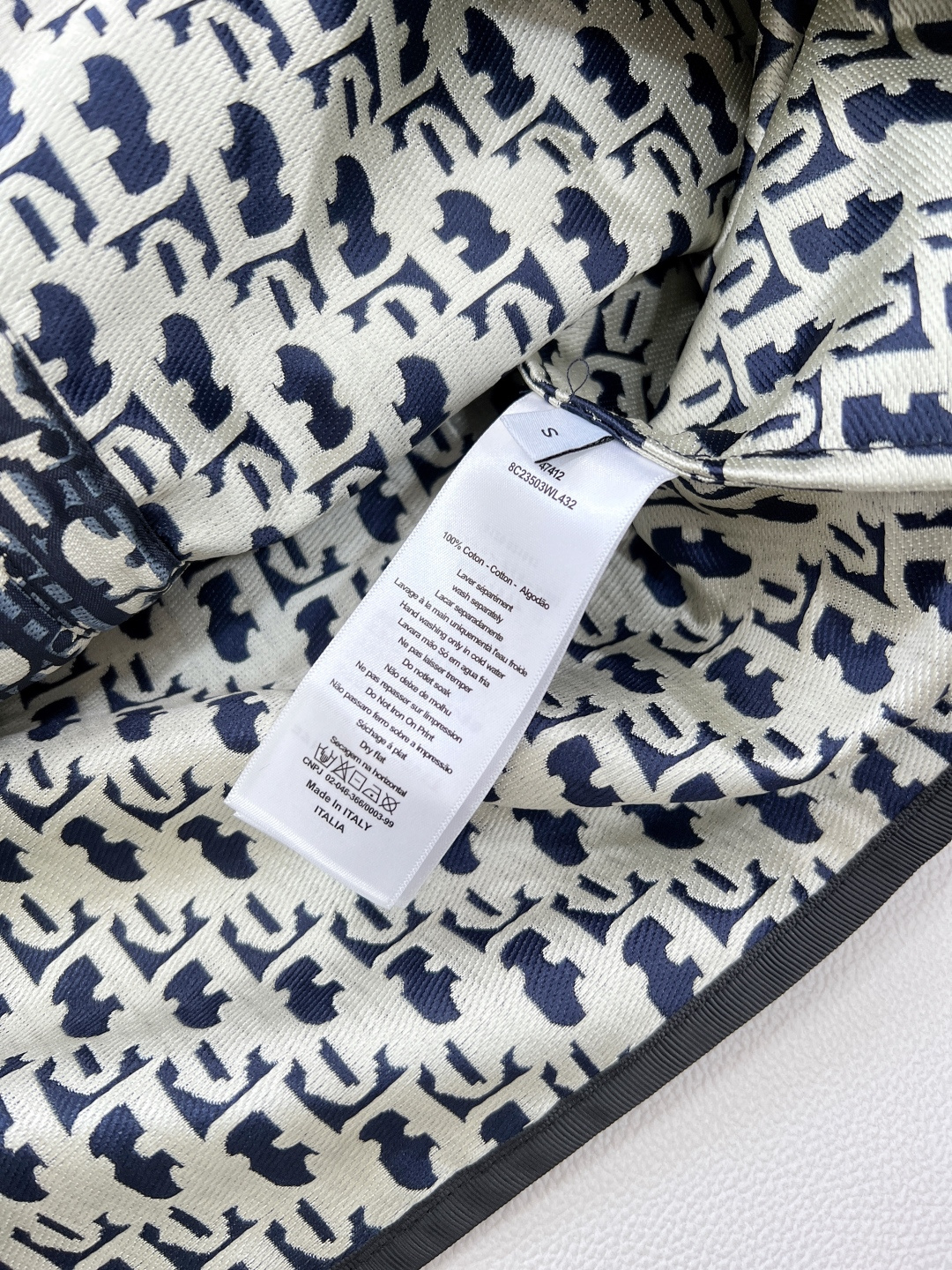 🆕Dior新款字母提花马甲，高版出品！ 这款连帽夹克饰以金色 Oblique 提花，回溯 D*or 于 