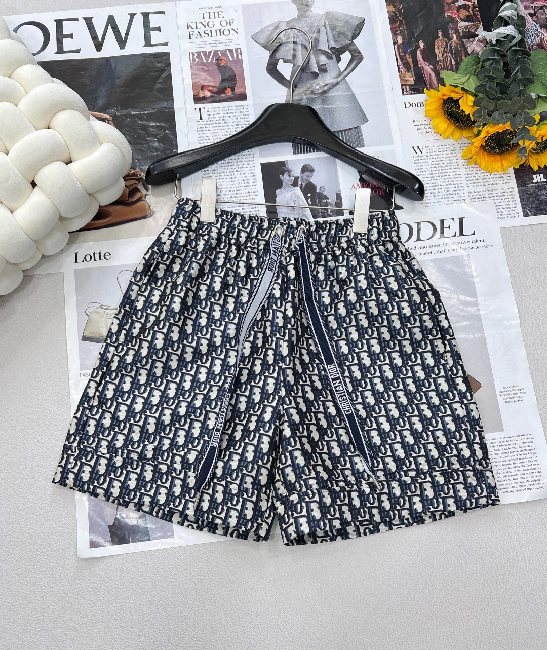 NO:420079,Dior25SS must-have presbyop shorts, the 'CHRISTIAN DIO*' logo is the most correct version!  Very iconic Obique print!  Elegant, generous, fashionable and high-end ~ With elegant and high-end filters, elastic waist circumference is suitable for all body shapes, small wide-leg tailoring hides flesh and makes you look slim, one-click lengthens the leg lines, and the legs are full of déjà vu. Daily wear T-shirts, shirts, sweatshirts... Any match is a blast, details are ecstatic and sincere design, whoever wears them falls in love with the complete three-standard, large-scale products are available SML code, Dior, hoodie, sweatshirts, shorts, shirts, tees, t-shirt, alexander wang19860909Dior25SS必备的老花短裤 ,“CHRISTIAN DIO*”标志最正确版本！非常标志性的Obique印花！优雅大方时尚高级～ 自带优雅高级滤镜 弹力腰围适配各种身形,小阔腿剪裁藏肉显瘦,一键拉长腿部线条,腿精既视感拉满 日常搭T恤、衬衫、卫衣… 随便配都炸场,细节控狂喜的诚意设计,谁穿谁爱上三标齐全,大货出 尺码sml 编码,,dior,hoodie,sweatshirts,shorts,shirts,tees，t-shirt,alexander wang,Women's clothing