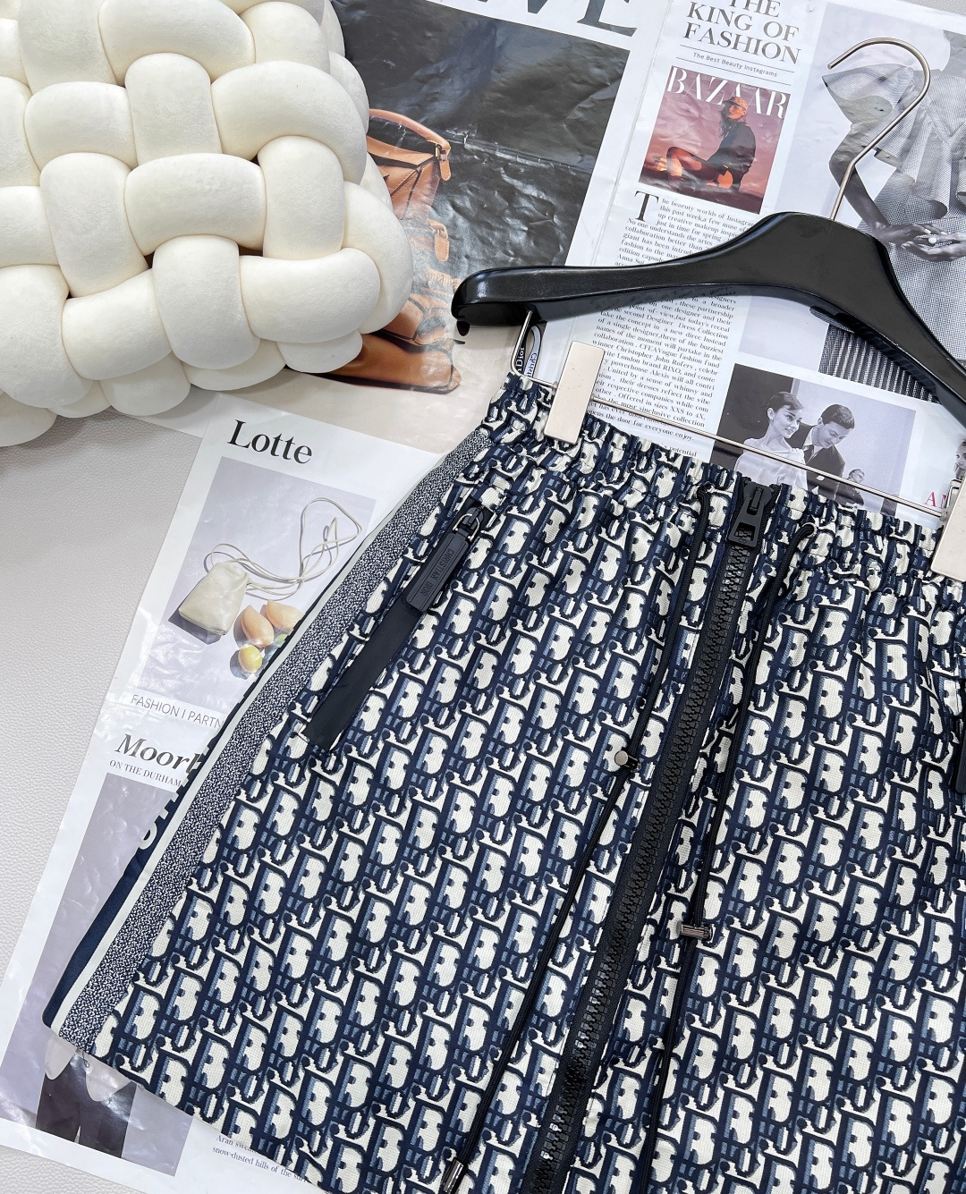 🆕DIOR新款老花双拉链头A字半裙，把经典穿在身上的时髦密码 Dior 死忠粉看过来！这款老花提花双拉链