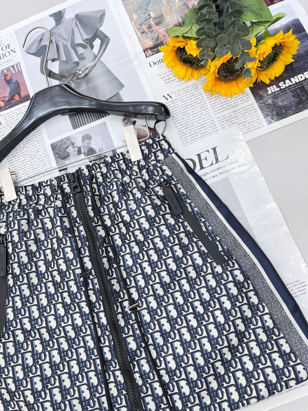 🆕DIOR新款老花双拉链头A字半裙，把经典穿在身上的时髦密码 Dior 死忠粉看过来！这款老花提花双拉链