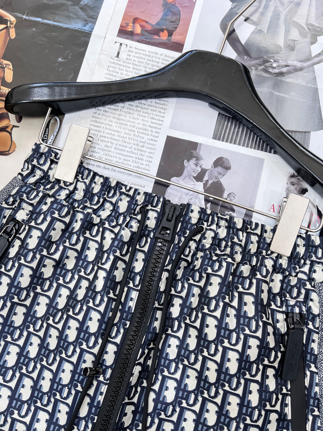 🆕DIOR新款老花双拉链头A字半裙，把经典穿在身上的时髦密码 Dior 死忠粉看过来！这款老花提花双拉链