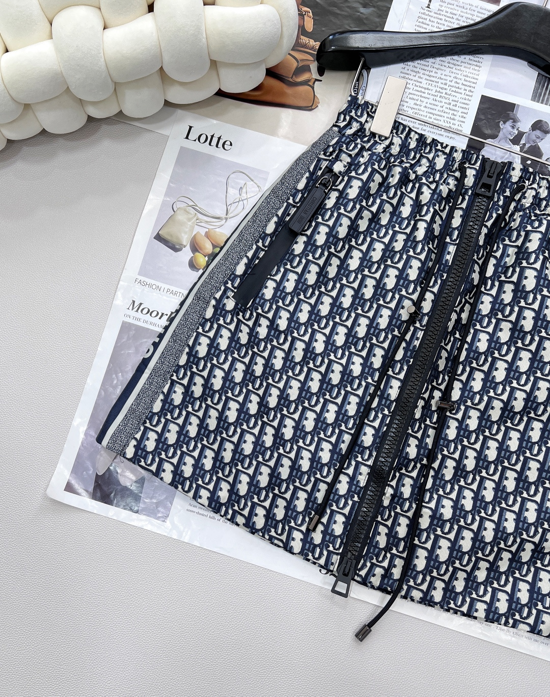 🆕DIOR新款老花双拉链头A字半裙，把经典穿在身上的时髦密码 Dior 死忠粉看过来！这款老花提花双拉链