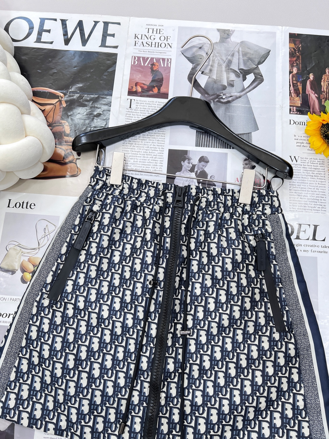 🆕DIOR新款老花双拉链头A字半裙，把经典穿在身上的时髦密码 Dior 死忠粉看过来！这款老花提花双拉链