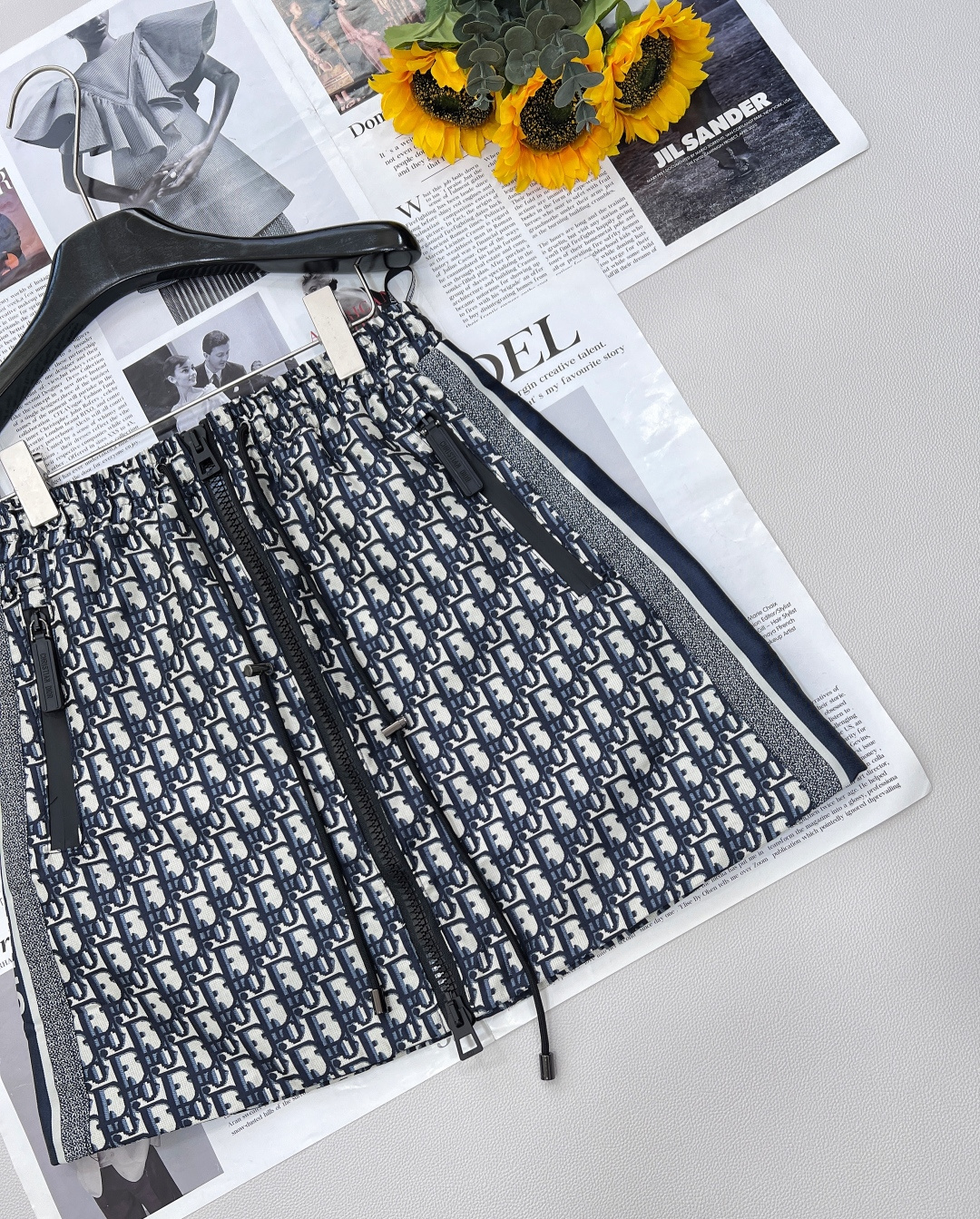 🆕DIOR新款老花双拉链头A字半裙，把经典穿在身上的时髦密码 Dior 死忠粉看过来！这款老花提花双拉链