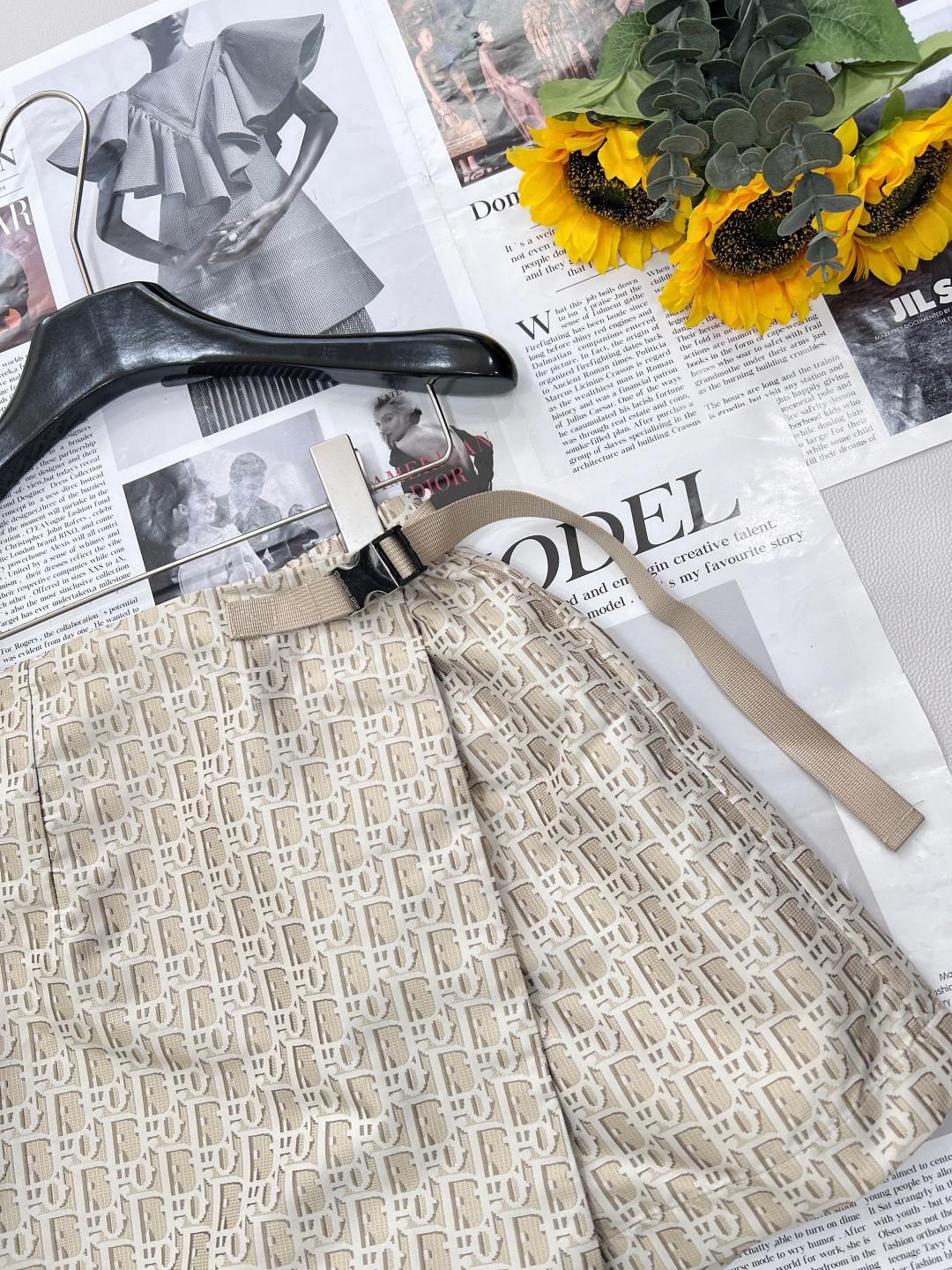 🆕DIOR新款老花提花裤裙，老花满印自带高级滤镜，度假风拉满⛱️A字版型藏肉buff叠满，正面半裙视觉秒