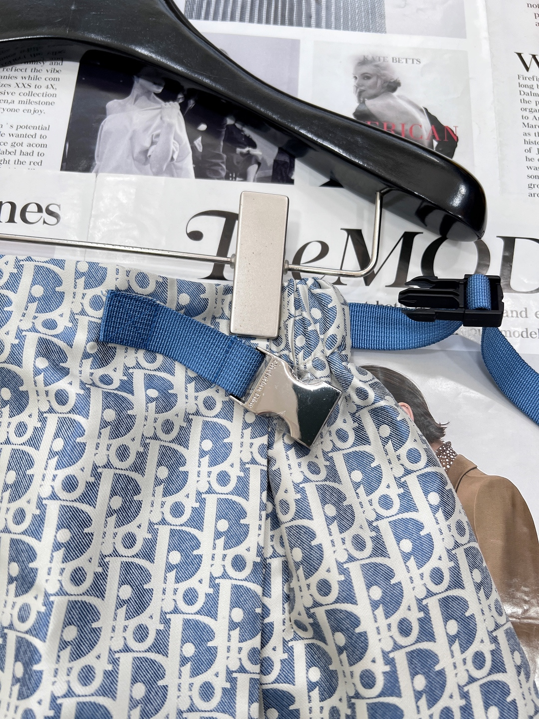 🆕DIOR新款老花提花裤裙，老花满印自带高级滤镜，度假风拉满⛱️A字版型藏肉buff叠满，正面半裙视觉秒