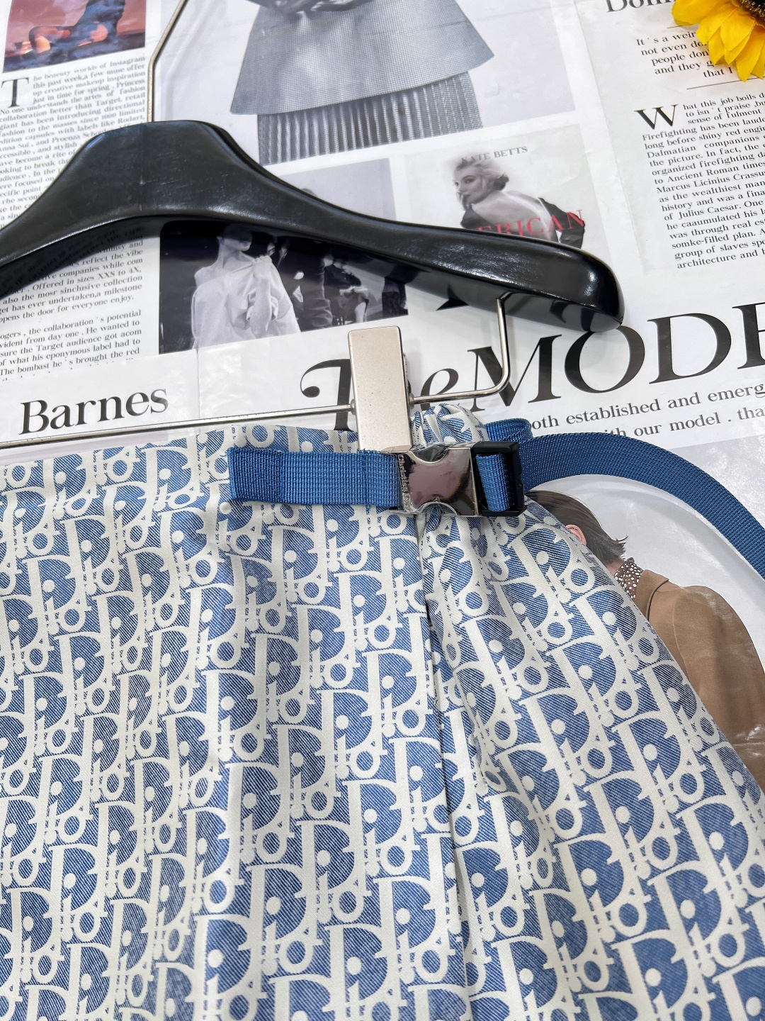 🆕DIOR新款老花提花裤裙，老花满印自带高级滤镜，度假风拉满⛱️A字版型藏肉buff叠满，正面半裙视觉秒