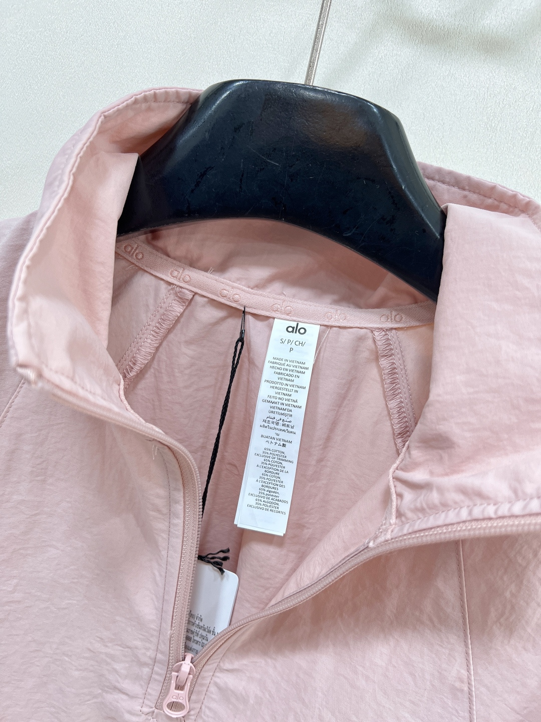 🆕alo这套防晒速干套装，把「少女感+运动感」狠狠拿捏✨✅ 半拉链立领防晒衣，轻薄透气还能抗紫外线，袖口