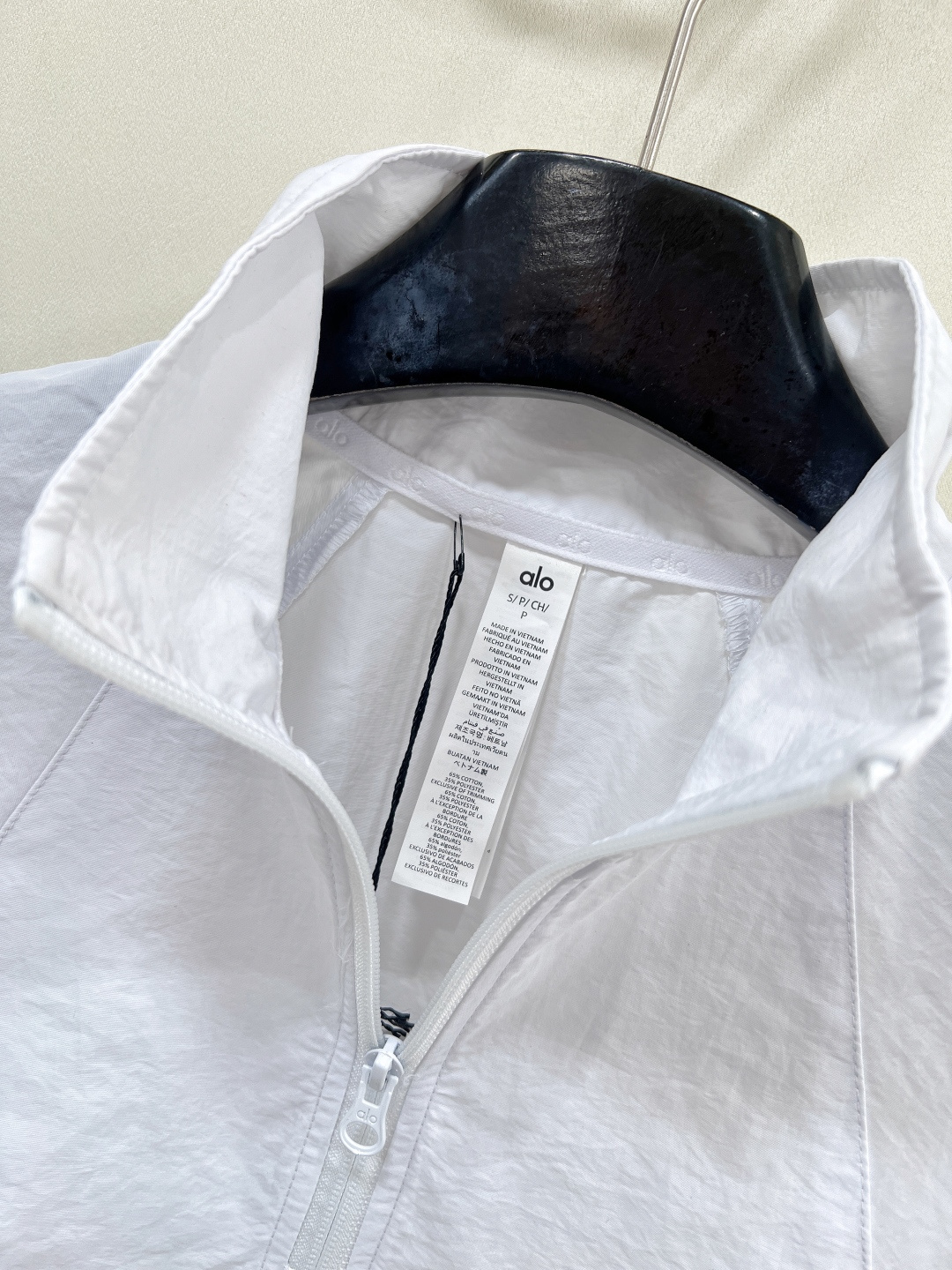 🆕alo这套防晒速干套装，把「少女感+运动感」狠狠拿捏✨✅ 半拉链立领防晒衣，轻薄透气还能抗紫外线，袖口