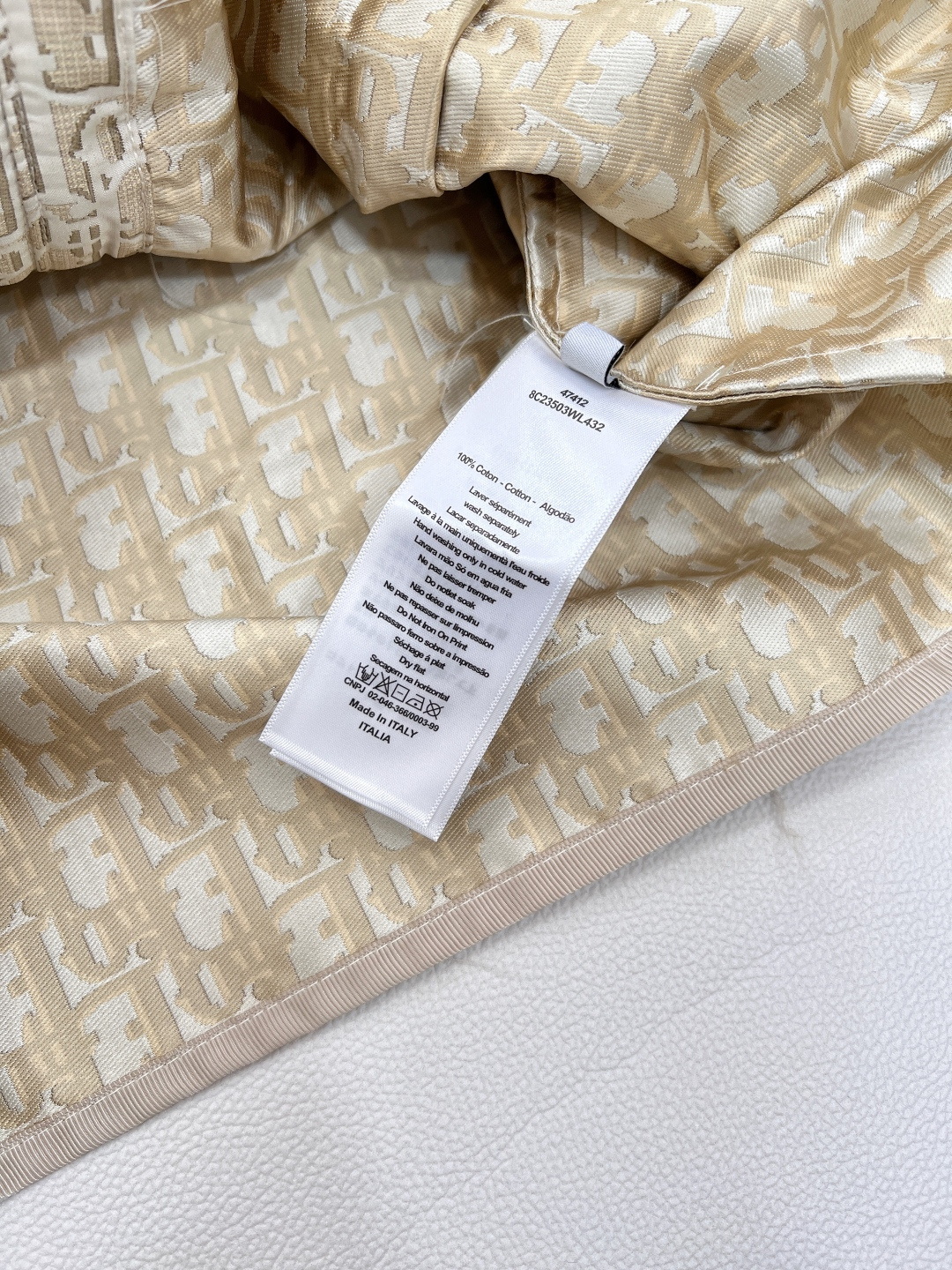 🆕 Dior25Ss早春新款老花夹克外套丨高版出品！ 这款连帽夹克饰以金色 Oblique 提花，回溯 