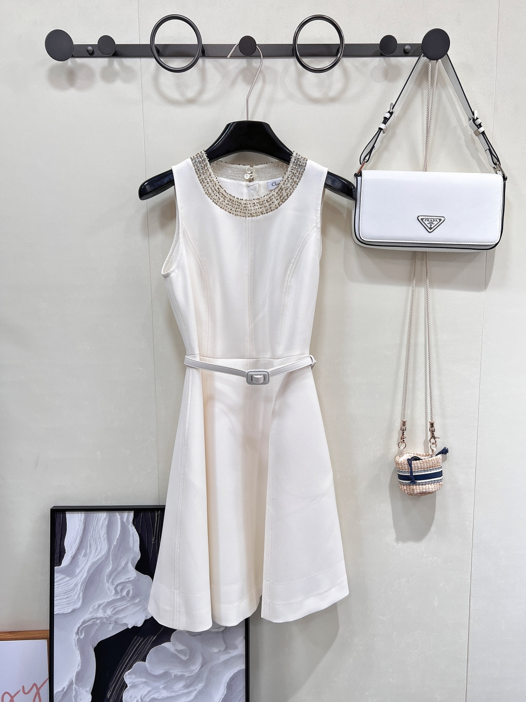 NO:424434,DIOR's new beaded round neck waist-hugging dress, French elegant encounters Dior's ingenuity. This beaded round neck waist-hugging dress has become a highlight item in the spring and summer wardrobe. The round neck design is simple and atmospheric, paired with hand-made beaded embellishments, delicate diamonds like stars, low-key luxury, easily lengthening the neckline, outlining the sense of the swan neck, making it bring highlights every turn. The neat waist-hugging design accurately fits the body, and the belt embellishes reinforce the slender waist, naturally transitioning to the hem of the slim skirt, cleverly hiding the flesh and making it look taller, from workplace commuting to dinner parties, swaying step by step, interpreting the elegant tension of the 'hourglass waist', and easily grasping the **'Little Hepburn on the earth'** atmosphere.  Customized fabrics have both drape and clarity, breathable and skin-friendly, and have an airy feeling when walking. The white style is as pure as clouds, and the black style is classic like night sky. Two colors are available, suitable for different skin colors and occasions. It is the 'temperament battle robe' that will never make mistakes in the closet. The two colors are outstanding, and the three standards are complete!  Size sml code, dior,dior,skirts,alexander wang19860909DIOR新款钉珠圆领收腰连衣裙,法式优雅邂逅迪奥匠心,这款钉珠圆领收腰连衣裙,成为春夏衣橱的高光单品 圆领设计简约大气,搭配手工钉珠点缀,细腻钻光如星芒洒落,低调中透着奢华,轻松拉长颈线,勾勒天鹅颈既视感,让每一次转身都自带高光. 利落收腰设计,精准贴合身形,腰带点缀强化纤细腰肢,自然过渡至微蓬裙摆,巧妙藏肉又显高,从职场通勤到晚宴聚会,一步一摇曳,诠释“沙漏腰”的优雅张力,轻松拿捏**“人间小赫本”** 氛围感. 定制的面料,垂坠感与挺括度兼备,透气亲肤,行走间自带空气感,白色款纯净如云朵,黑色款经典似夜幕,双色可选,适配不同肤色与场合,是衣橱里永不出错的“气质战袍”.两色出,三标齐全！ 尺码sml 编码,,dior,dior,skirts,alexander wang,Women's clothing