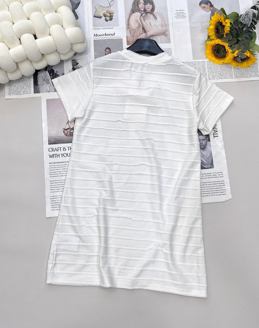 🆕CHANEL新款小香风白色珍珠蝴蝶结花边短袖连衣裙，走中古小香风路线，亮点如下： 别致花边丰富视觉，增