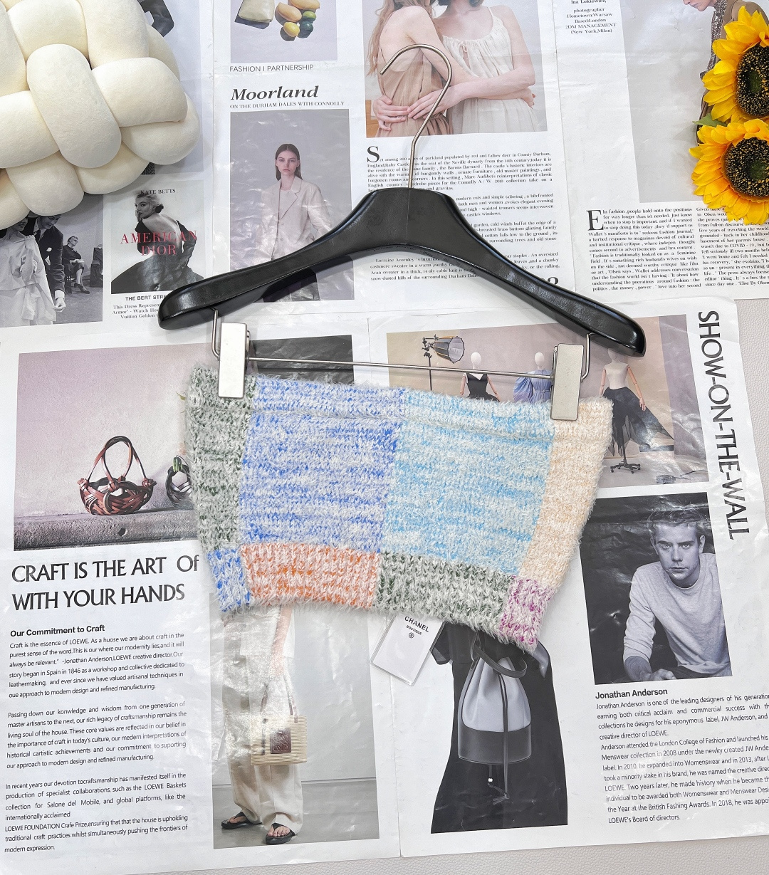 NO:426541,Chanel2025 new logo button contrast knitted tube top, customized YB cotton yarn woven, delicate texture, soft and comfortable, flat-mouth tube top cut, bra short style refreshing and sexy, combined with elastic crochet fabric, make the style more close to the body, slim and inclusive, and the body is composed of low-saturated multi-color color blocks, connected by button placket, double C button embellishment, display elegant and sweet brand tone, highly matched, unlock various outfits, customized surface accessories, complete three standards!  Large-scale size sml code, chanel,alexander wang19860909Chanel2025新款logo纽扣撞色针织抹胸,定制YB全棉纱线织造 细腻肌理 柔软舒适 平口抹胸裁剪 胸衣式短款清爽不失性感 配合弹力十足的钩织面料 让版型更贴身显瘦 穿出时髦气质 显瘦包容身材 通体低饱和多色色块组成 以纽扣开襟连接 开模印刻双C扣点缀 展示优雅甜美的品牌调性 抹胸上衣搭配性极高 解锁各种穿搭方式 定制面辅料 ,三标齐全！大货出 尺码sml 编码,,chanel,alexander wang,Women's clothing