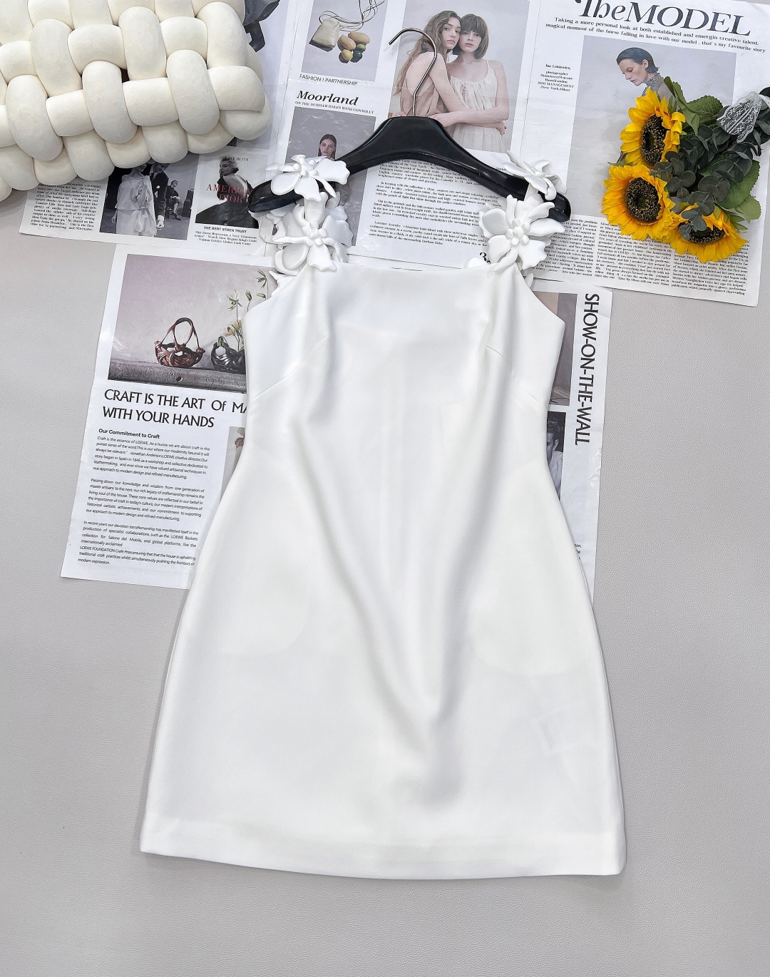 NO:426510,Valentino's new three-dimensional flower heavy industry vest skirt, this three-dimensional flower heavy industry vest skirt is made of customized YB imported silk cotton, which is skin-friendly and comfortable and has excellent breathability, allowing the skin to enjoy breathing freely. The integrated three-dimensional flower tailoring on the shoulder strap is the highlight of the soul. The hand-carved exquisite flowers inject romance and artistic sense into the skirt, showing high-end style from the details. When walking, it seems that the spring flowers are worn on the body, and the elegant atmosphere is full. The sleeveless dress is neat and elegant, suitable for diverse scenes. The inner wear can make you look gentle and intellectual, and it is a cool and cool temperament when worn alone. The versatile attributes make you no longer bother with the outfit. The style hides the flesh and makes you look slim, quietly outlines the graceful figure, and easily creates a high-end and elegant fashionable look. It is a worry-free development. It is a complete three-standard texture item worth cherishing in the closet!  Two colors size sml code, valentino, skirts, alexander wang19860909Valentino新款立体花朵重工背心裙, 这款立体花朵重工背心裙,以定制YB进口丝棉为面料基底,亲肤舒适又兼具出色透气性,让肌肤时刻畅享自在呼吸 . 肩带处一体式立体花朵剪裁是灵魂亮点 手工雕琢般的精致花朵,为裙装注入浪漫与艺术感,从细节处彰显高级格调,行走间似把春日繁花穿在身上,优雅氛围感拉满 . 无袖连衣裙剪裁利落大方,适配多元场景 内搭可衬出温柔知性,单穿又尽显清冷气质,百搭属性让穿搭不再费心.版型藏肉显瘦,悄然勾勒曼妙身形,轻松打造高级优雅的时髦Look,开发无忧,是衣橱里值得珍藏的质感单品三标齐全！两色出 尺码sml 编码,,valentino,skirts,alexander wang,Women's clothing