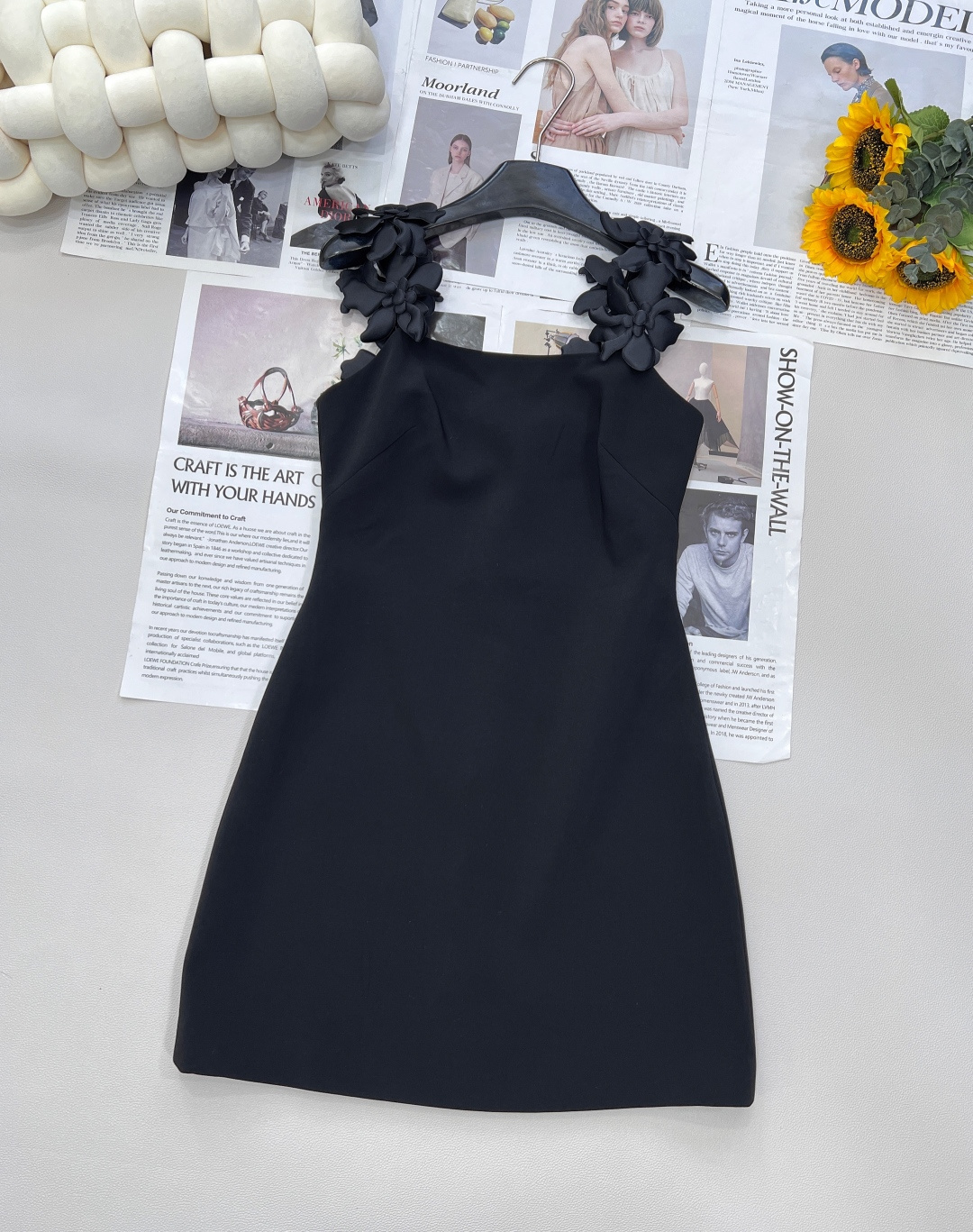 NO:426518,Valentino's new three-dimensional flower heavy industry vest skirt, this three-dimensional flower heavy industry vest skirt is made of customized YB imported silk cotton, which is skin-friendly and comfortable and has excellent breathability, allowing the skin to enjoy breathing freely. The integrated three-dimensional flower tailoring on the shoulder strap is the highlight of the soul. The hand-carved exquisite flowers inject romance and artistic sense into the skirt, showing high-end style from the details. When walking, it seems that the spring flowers are worn on the body, and the elegant atmosphere is full. The sleeveless dress is neat and elegant, suitable for diverse scenes. The inner wear can make you look gentle and intellectual, and it is a cool and cool temperament when worn alone. The versatile attributes make you no longer bother with the outfit. The style hides the flesh and makes you look slim, quietly outlines the graceful body shape, and easily creates a high-end and elegant fashionable look. It is a worry-free development. It is a complete three-standard texture item worth collecting in the closet!  Two colors size sml code, valentino, skirts, alexander wang19860909Valentino新款立体花朵重工背心裙, 这款立体花朵重工背心裙,以定制YB进口丝棉为面料基底,亲肤舒适又兼具出色透气性,让肌肤时刻畅享自在呼吸 . 肩带处一体式立体花朵剪裁是灵魂亮点 手工雕琢般的精致花朵,为裙装注入浪漫与艺术感,从细节处彰显高级格调,行走间似把春日繁花穿在身上,优雅氛围感拉满 . 无袖连衣裙剪裁利落大方,适配多元场景 内搭可衬出温柔知性,单穿又尽显清冷气质,百搭属性让穿搭不再费心.版型藏肉显瘦,悄然勾勒曼妙身形,轻松打造高级优雅的时髦Look,开发无忧,是衣橱里值得珍藏的质感单品三标齐全！两色出 尺码sml 编码,,valentino,skirts,alexander wang,Women's clothing