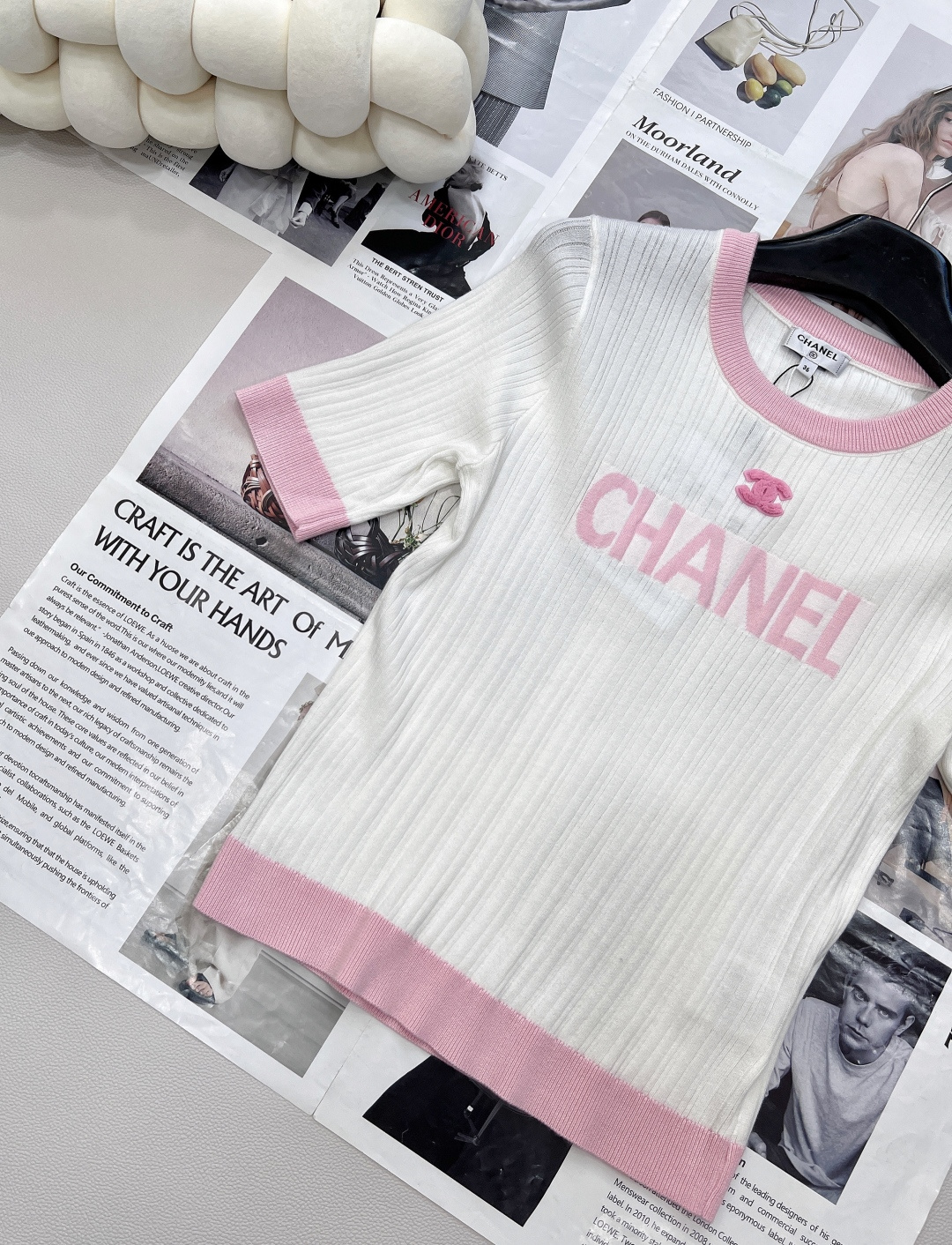 🆕CHANEL小香竖条纹字母提花针织短袖，这款竖条纹字母提花圆领针织短袖，把经典与清新玩出花💐 马卡龙条