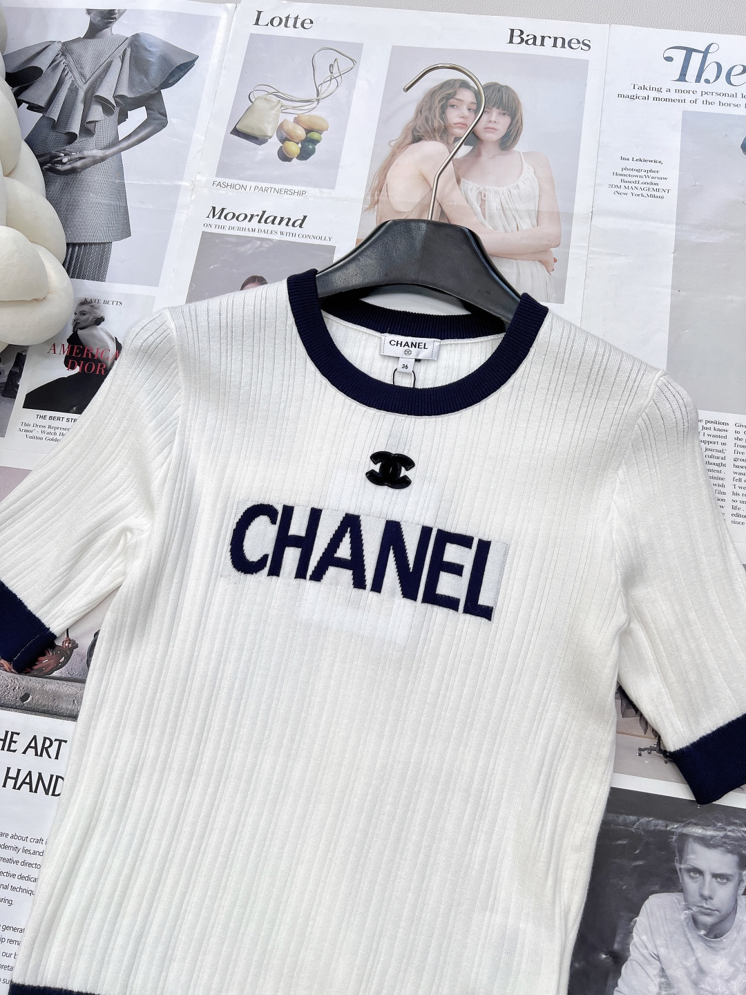 🆕CHANEL小香竖条纹字母提花针织短袖，这款竖条纹字母提花圆领针织短袖，把经典与清新玩出花💐 马卡龙条