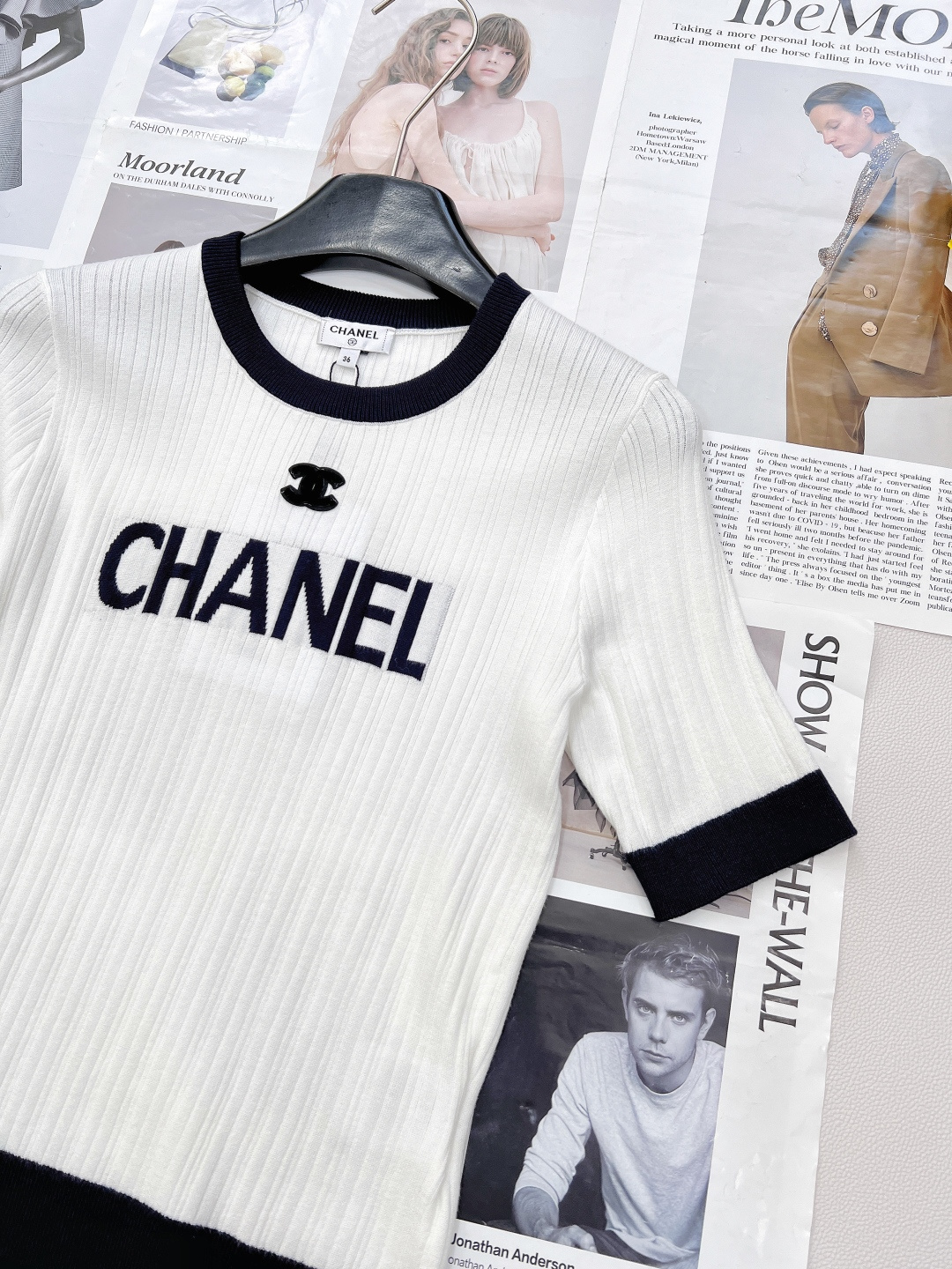🆕CHANEL小香竖条纹字母提花针织短袖，这款竖条纹字母提花圆领针织短袖，把经典与清新玩出花💐 马卡龙条