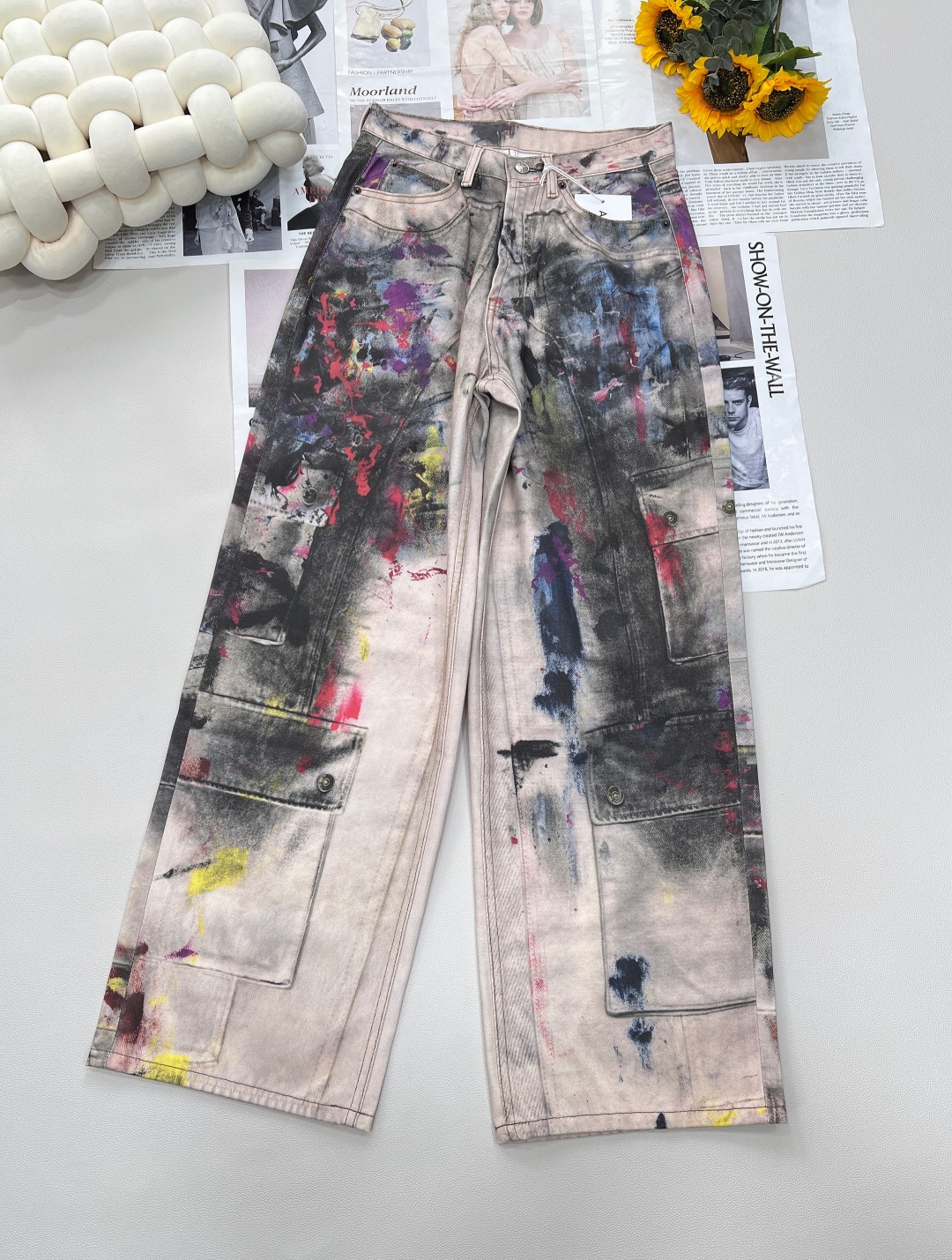 NO:427944,AcneStudios25SS new 3D printed graffiti dirty pants, fashionable ecstasy AC 3D printed graffiti dirty pants The 'art bomb' in the trend world is coming!  3D printing black technology, street graffiti art, directly 'weld' on the trousers, the color is splashed ink and explodes casually, the dirty and old effect comes with a retro filter, like a fashionable item that comes from the art exhibition~ Loose wide-leg tailoring, hides meat and makes your legs look longer, and becomes an American hot girl in seconds with a short top. Sweatshirts are street cool, you can control your daily outfits on the street and bombing. When you wear it, you can directly slay the whole audience. Who knows this wild and trendy fashion sense? Three standards are complete, and large-scale products are available. SMLXL code, acne studios, dior, hoodie, sweatshirts, alexander wang19860909AcneStudios25SS新款3D打印涂鸦脏脏裤,时髦精狂喜 AC 3D打印涂鸦脏脏裤 潮流界的“艺术炸弹”来袭！ 3D打印黑科技,把街头涂鸦艺术 直接“焊”在裤身,色彩泼墨随性又炸裂,脏脏做旧效果自带复古滤镜,像从艺术展走出来的时髦单品~ 宽松阔腿剪裁 藏肉又显腿长,搭短上衣秒变美式辣妹 配卫衣就是街头酷盖,日常出街、炸场穿搭都能拿捏,穿上直接slay全场,谁懂这种又野又潮的时尚感啊,三标齐全,大货出 尺码smlXL 编码,,acne studios,dior,hoodie,sweatshirts,alexander wang,Women's clothing