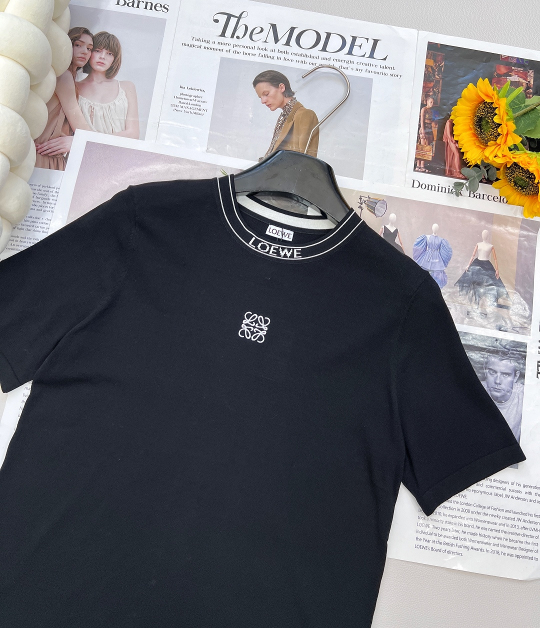 🆕 LOEWE 胸前字母logo刺绣针织短袖🔶1🔷 ！字母 logo 刺绣精致细腻，简约圆领+基础黑白配