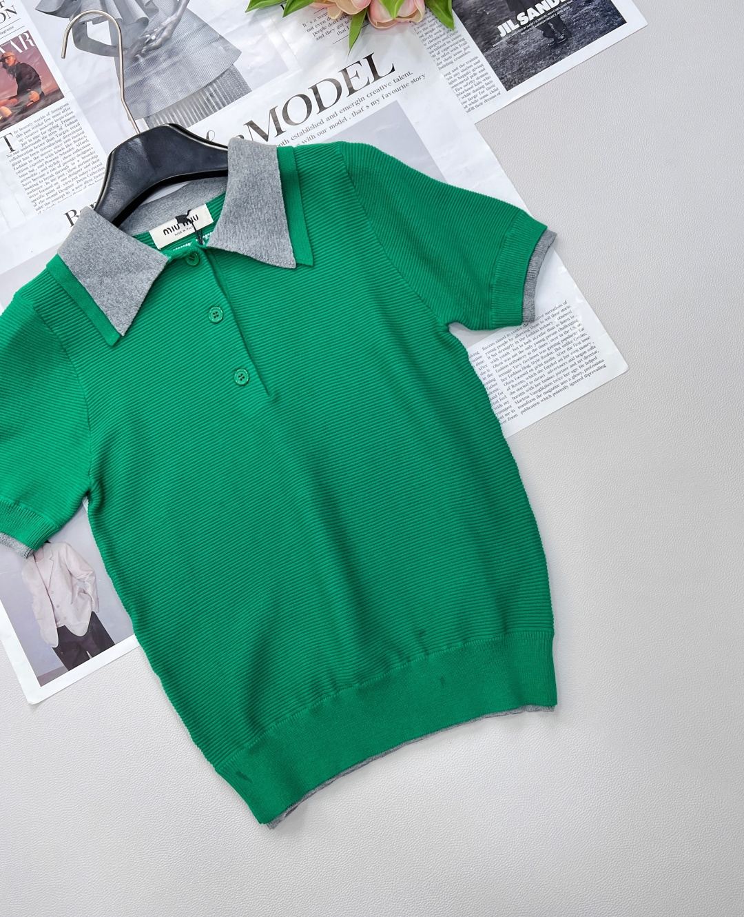 🆕Miumiu新款双层领针织Polo领上衣，定制YB羊毛纱线织造 质感高级 光泽舒适 针织翻领半开襟上衣