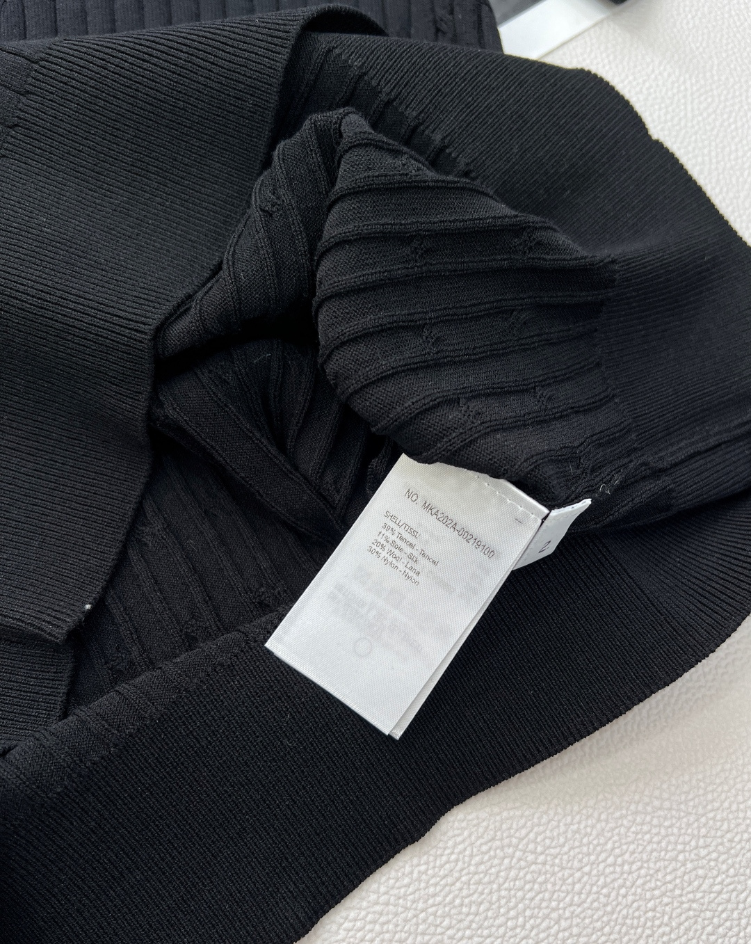 🆕 THOM BROWNE 学院风蝴蝶结装饰小狗翻领针织衫今年新出的Polo领撞色处理简直清新脱俗，是不