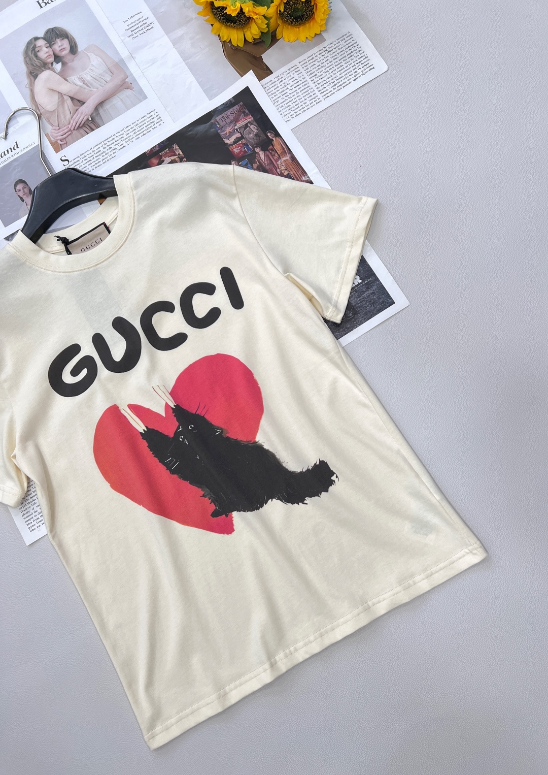 🆕 Gucci 可爱猫咪爱心印花短袖T恤定制280克同缸染面料 手感非常舒服 上身亲肤舒适！！特别活力又