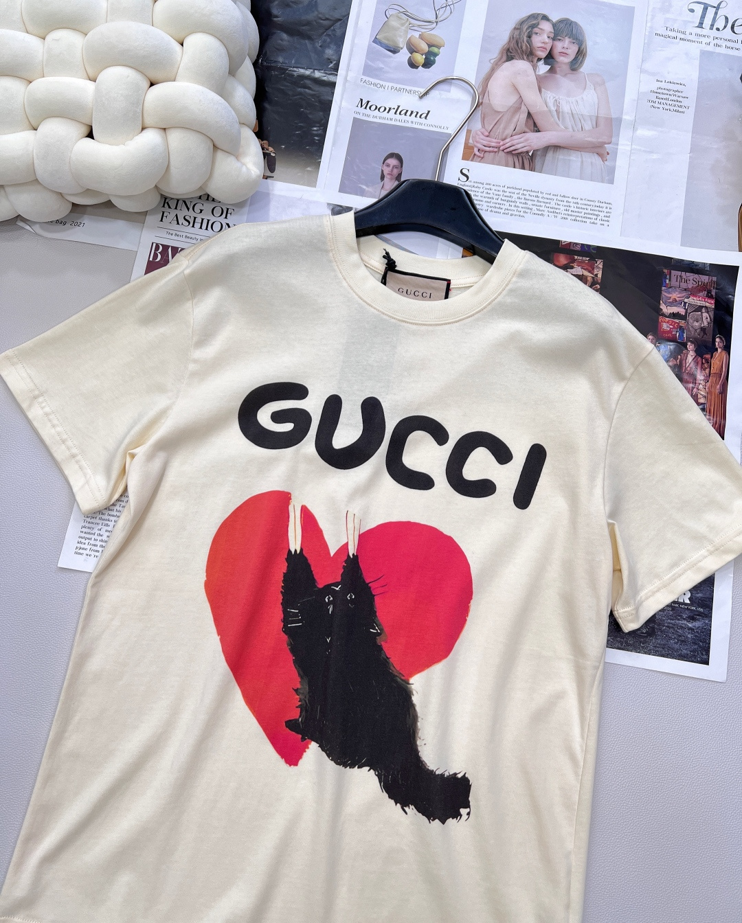 🆕 Gucci 可爱猫咪爱心印花短袖T恤定制280克同缸染面料 手感非常舒服 上身亲肤舒适！！特别活力又