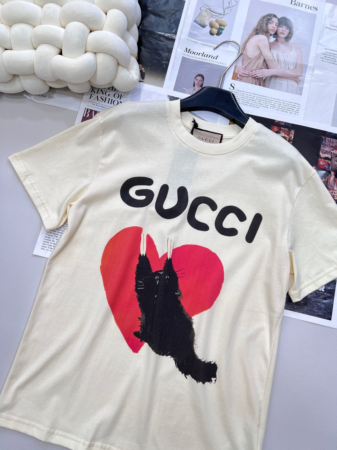 🆕 Gucci 可爱猫咪爱心印花短袖T恤定制280克同缸染面料 手感非常舒服 上身亲肤舒适！！特别活力又