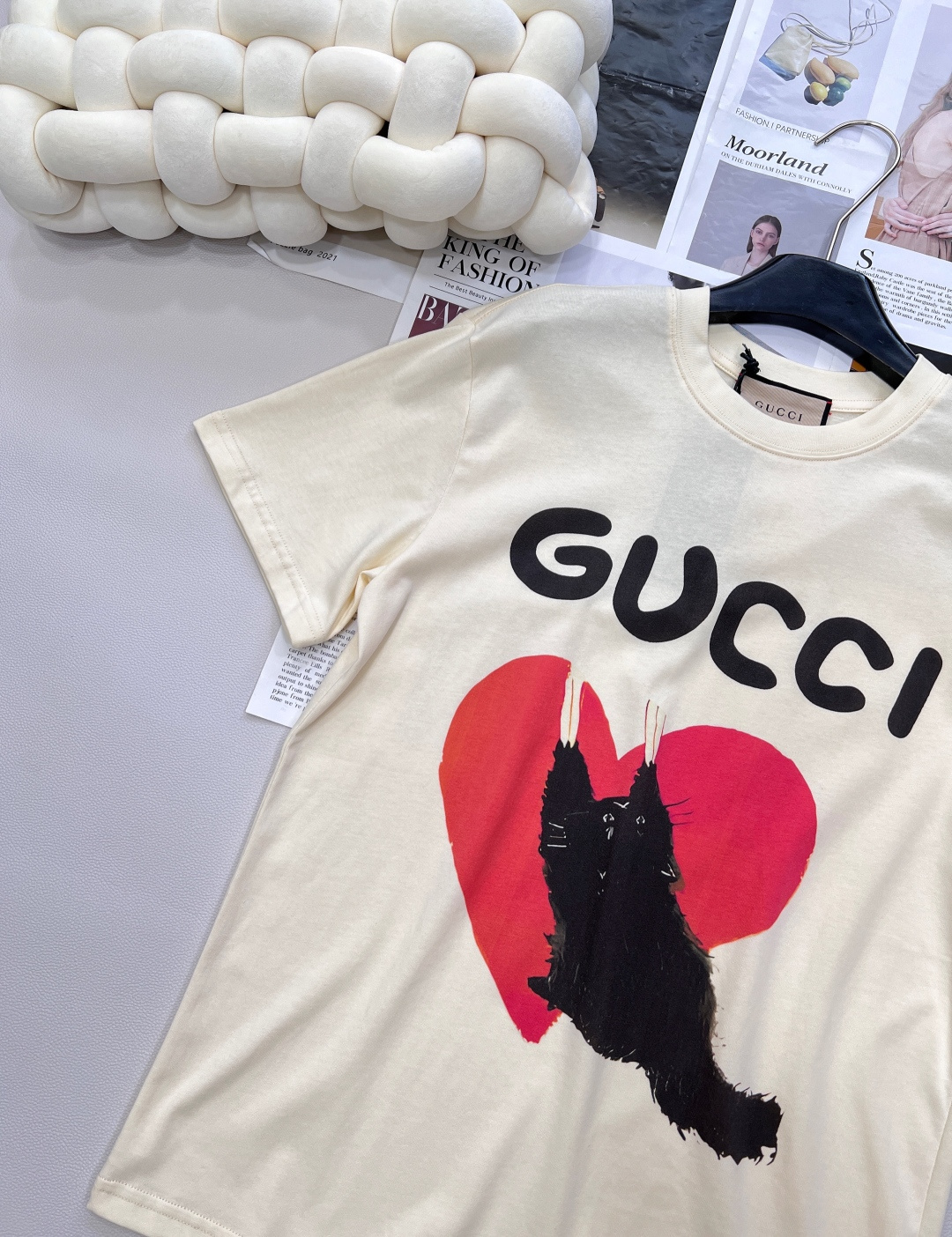 🆕 Gucci 可爱猫咪爱心印花短袖T恤定制280克同缸染面料 手感非常舒服 上身亲肤舒适！！特别活力又