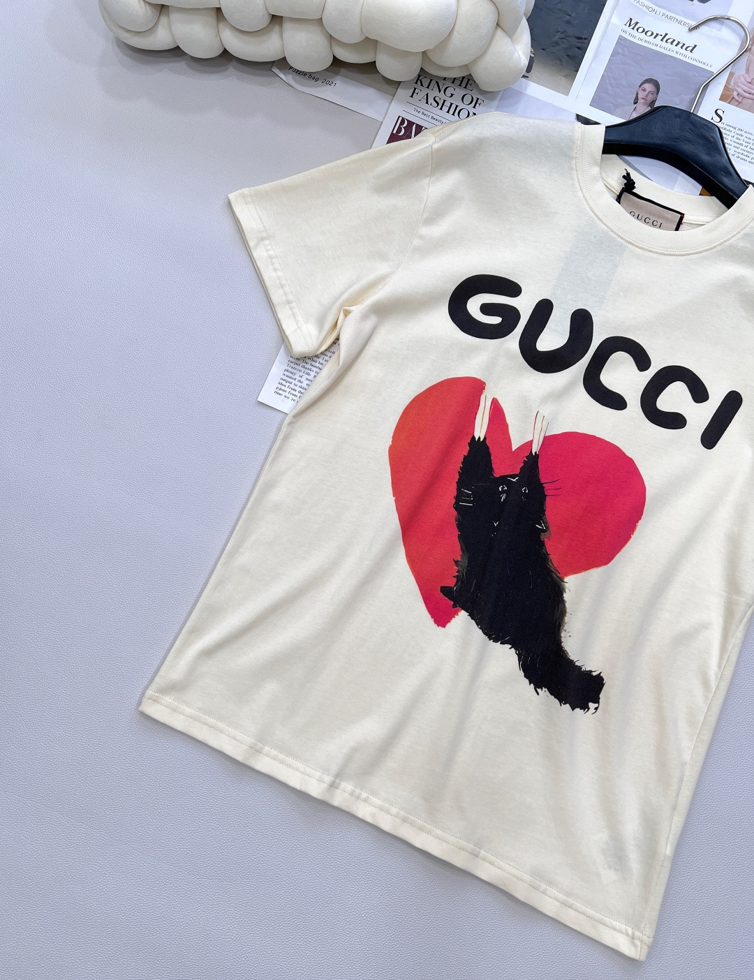 🆕 Gucci 可爱猫咪爱心印花短袖T恤定制280克同缸染面料 手感非常舒服 上身亲肤舒适！！特别活力又