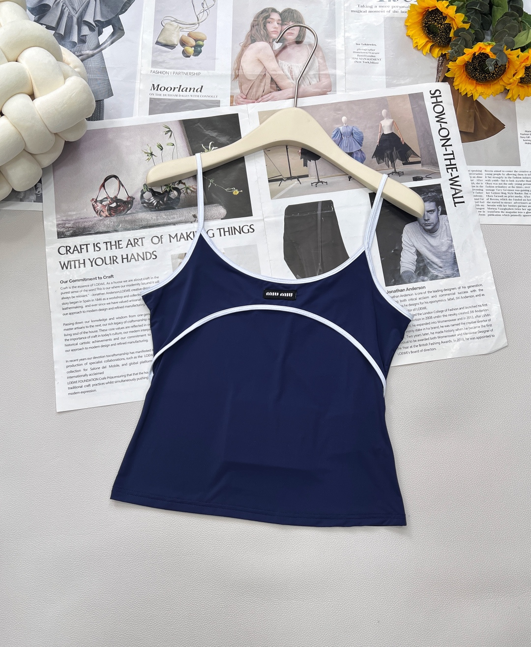 NO:430035,Miumiu 2025 new thin-shoulder suspender vest, customized YB imported cotton woven, comfortable texture, elastic slim fit, smooth cut, simple and atmospheric style, vase color fabric, neckline and chest are outlined with white contour lines, echoing letter logo, rich design levels, highlighting brand style, making the simple and elegant elements more low-key and luxurious. Elastic fabric easily outlines the waist, wears a good proportion, and shows a higher-end texture. A suspender vest suitable for vacation can also surpass different occasions. Playful and fashionable, customized surface accessories, complete three standards!  Two colors size sml code, miumiu, alexander wang19860909Miumiu2025新款细肩吊带背心,定制YB进口棉纶织造 质感舒适 弹力修身 裁剪垂顺流畅 细肩吊带背心版型 裁剪简约大气 通体素色面料 领口与胸前以白色轮廓线包边勾勒 呼应字母徽标 丰富设计层次 突出品牌格调 让素雅元素更显低调奢华 弹力面料轻松勾勒腰身 穿出好比例 更显高级质感 一款适合度假也可凌驾不同场合吊带背心 俏皮洋气 定制面辅料 三标齐全！两色出 尺码sml 编码,,miumiu,alexander wang,Women's clothing