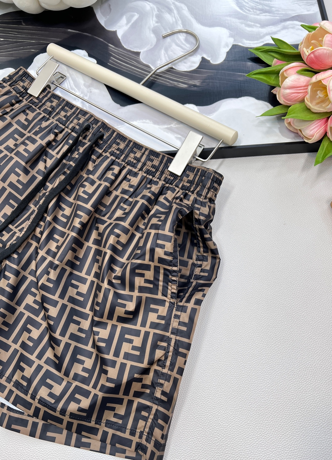 🆕 FENDI 双F老花休闲短裤▪经典复刻，老花新绎标志性双F Monogram印花，宽松廓形邂逅利落剪