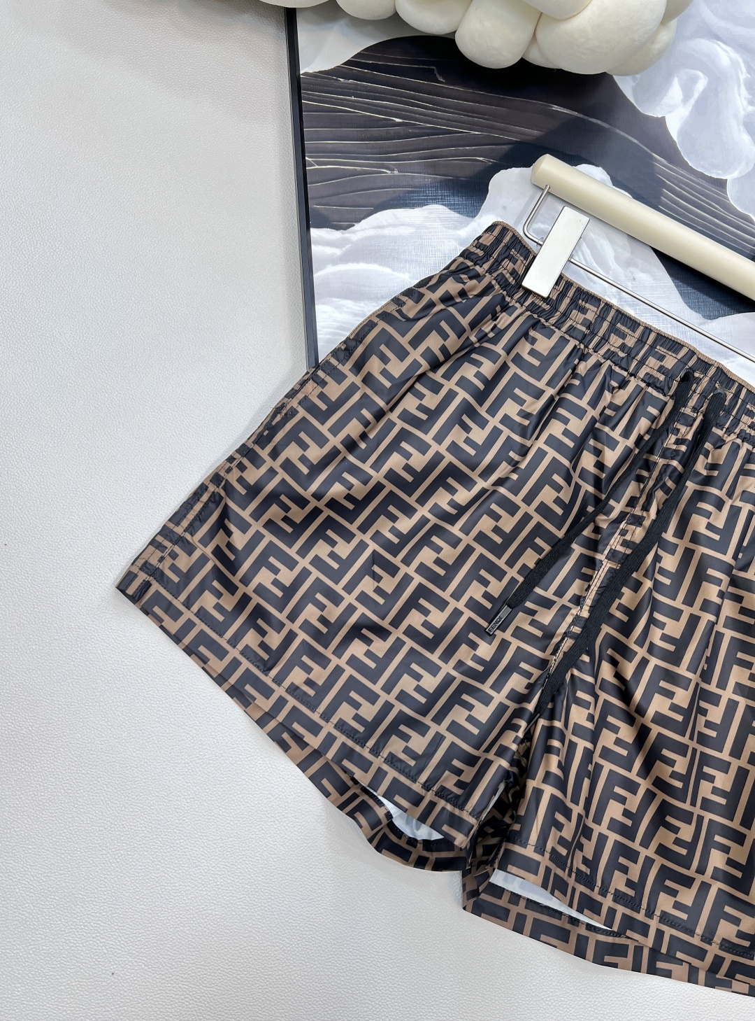 🆕 FENDI 双F老花休闲短裤▪经典复刻，老花新绎标志性双F Monogram印花，宽松廓形邂逅利落剪