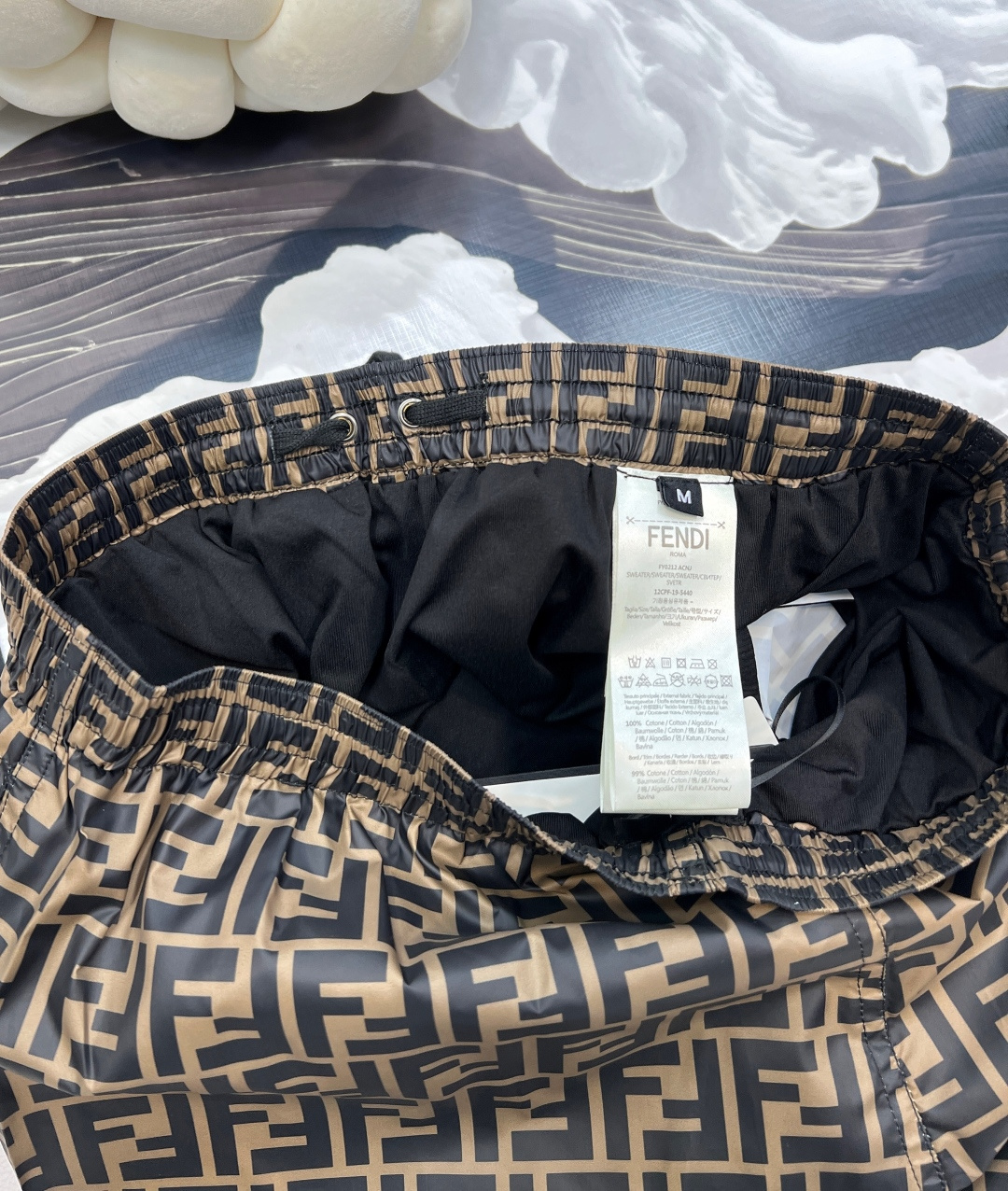 🆕 FENDI 双F老花休闲短裤▪经典复刻，老花新绎标志性双F Monogram印花，宽松廓形邂逅利落剪