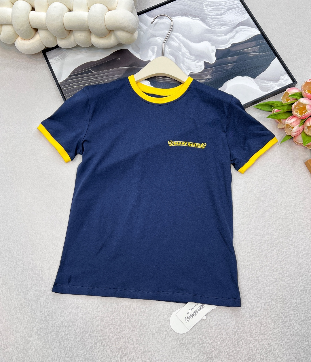 NO:430725,Chrome heart 25Ss spring and summer new model, navy blue spelling yellow horseshoe logo printed round neck short-sleeved T-shirt丨Exclusive yb development!  High-end production!  Hold on to the high-end outfit!  The classic slim fit is super versatile, simple and atmospheric, small fit design really shows the right length of the body. Visually automatically divides the figure into a golden ratio and makes it look versatile, who can't love it!  Whether wearing it alone or applying it to the base, it is amazing!  Customized fabric texture is super good and versatile in all seasons!  I must stock up on babies every year!  Big recommendation!  I really let a hundred hearts go!  Complete three standards, large-scale goods, size sml code, chrome hearts, T-shirt,tees, t-shirt, gold, alexander wang19860909Chrome heart 25Ss春夏新款 藏蓝色拼黄色马蹄Logo印花圆领短袖T恤丨独家yb开发！高版出品！高级感穿搭拿捏住了！经典显瘦版型剪裁超级百搭简约大气的小版型设计真的巨显身材恰到好处的衣长 视觉自动将身材分割出黄金比例显瘦百搭谁能不爱！无论单穿或者打底都很绝！定制面料质感超级赞四季百搭的单品！每年都必囤宝宝们！重磅推荐！真的放一百个心冲了！三标齐全,大货出 尺码sml 编码,,chrome hearts,T-shirt,tees，t-shirt,gold,alexander wang,Women's clothing