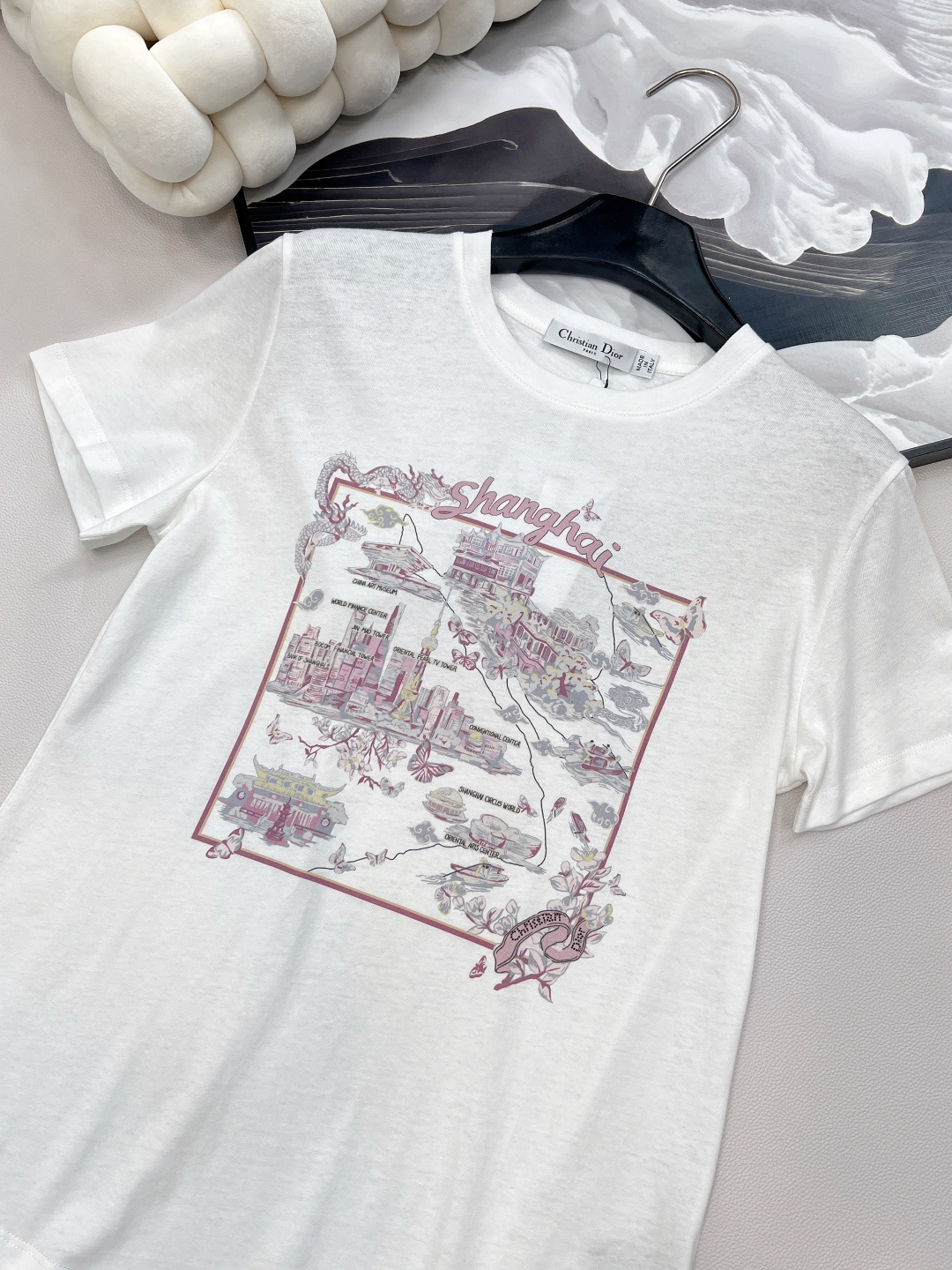 🆕Dior2025SS新款城景圆领印花短袖T恤，定制YB棉麻材质 肌理明显 透气舒适 常规短袖T恤裁剪 