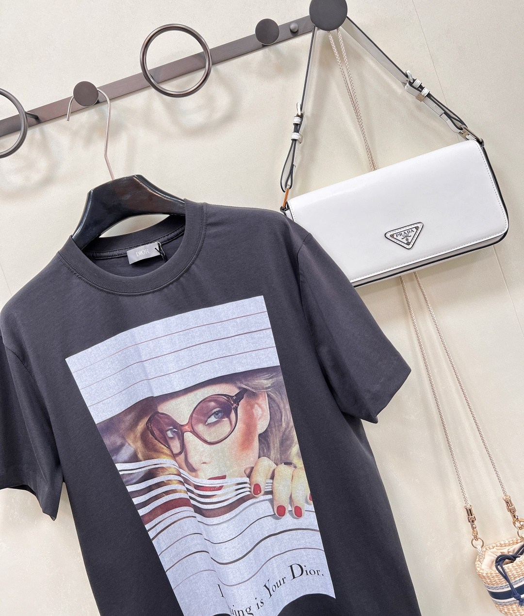 🆕Dior 新款Heritage 印花棉质T恤 |。无性别松弛美学！Dior 又放大招啦✨ 这款 Her