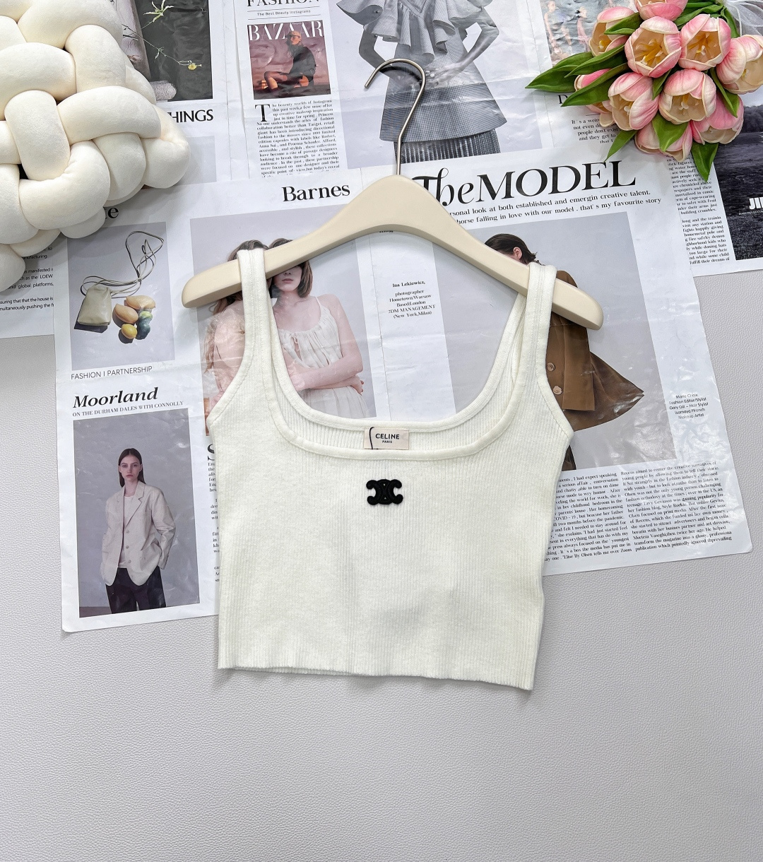 🆕CELINE 25SS新款logo徽标吊带背心✨ 高级感拿捏！定制的羊毛纱线，柔软亲肤，像被云朵轻轻包