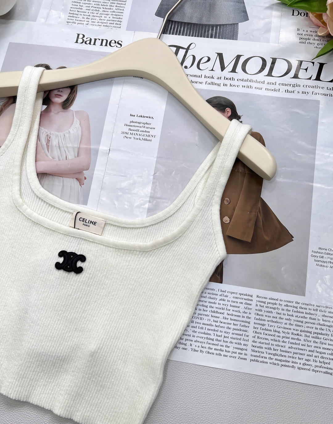 🆕CELINE 25SS新款logo徽标吊带背心✨ 高级感拿捏！定制的羊毛纱线，柔软亲肤，像被云朵轻轻包