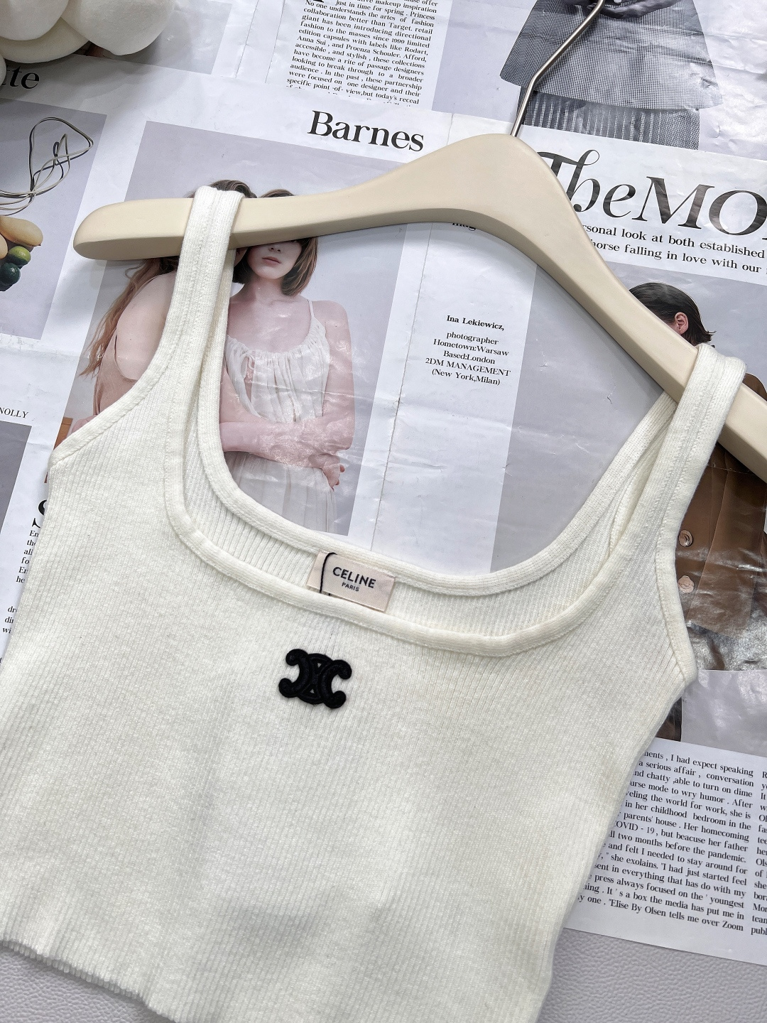 🆕CELINE 25SS新款logo徽标吊带背心✨ 高级感拿捏！定制的羊毛纱线，柔软亲肤，像被云朵轻轻包