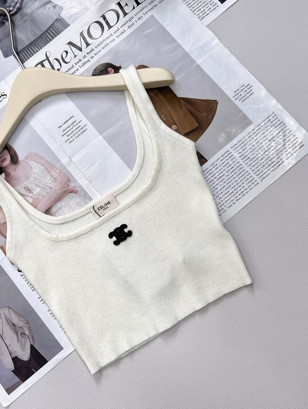🆕CELINE 25SS新款logo徽标吊带背心✨ 高级感拿捏！定制的羊毛纱线，柔软亲肤，像被云朵轻轻包