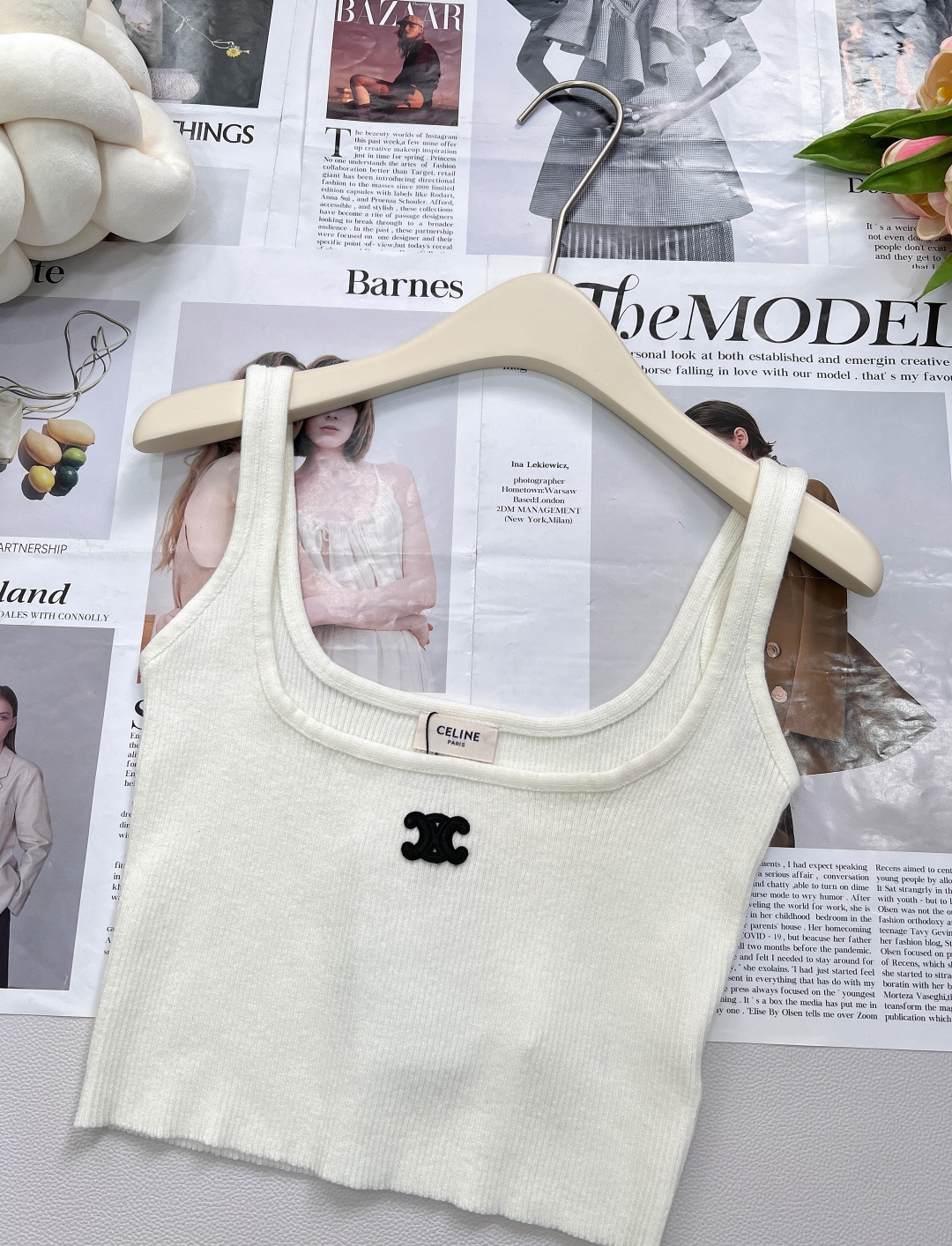 🆕CELINE 25SS新款logo徽标吊带背心✨ 高级感拿捏！定制的羊毛纱线，柔软亲肤，像被云朵轻轻包