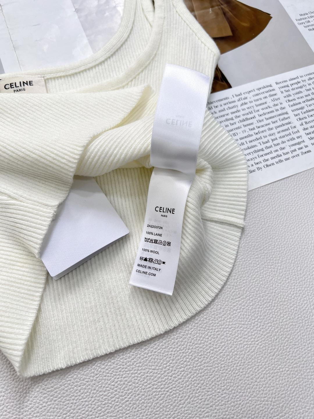 🆕CELINE 25SS新款logo徽标吊带背心✨ 高级感拿捏！定制的羊毛纱线，柔软亲肤，像被云朵轻轻包