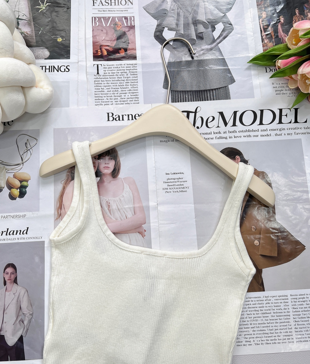 🆕CELINE 25SS新款logo徽标吊带背心✨ 高级感拿捏！定制的羊毛纱线，柔软亲肤，像被云朵轻轻包