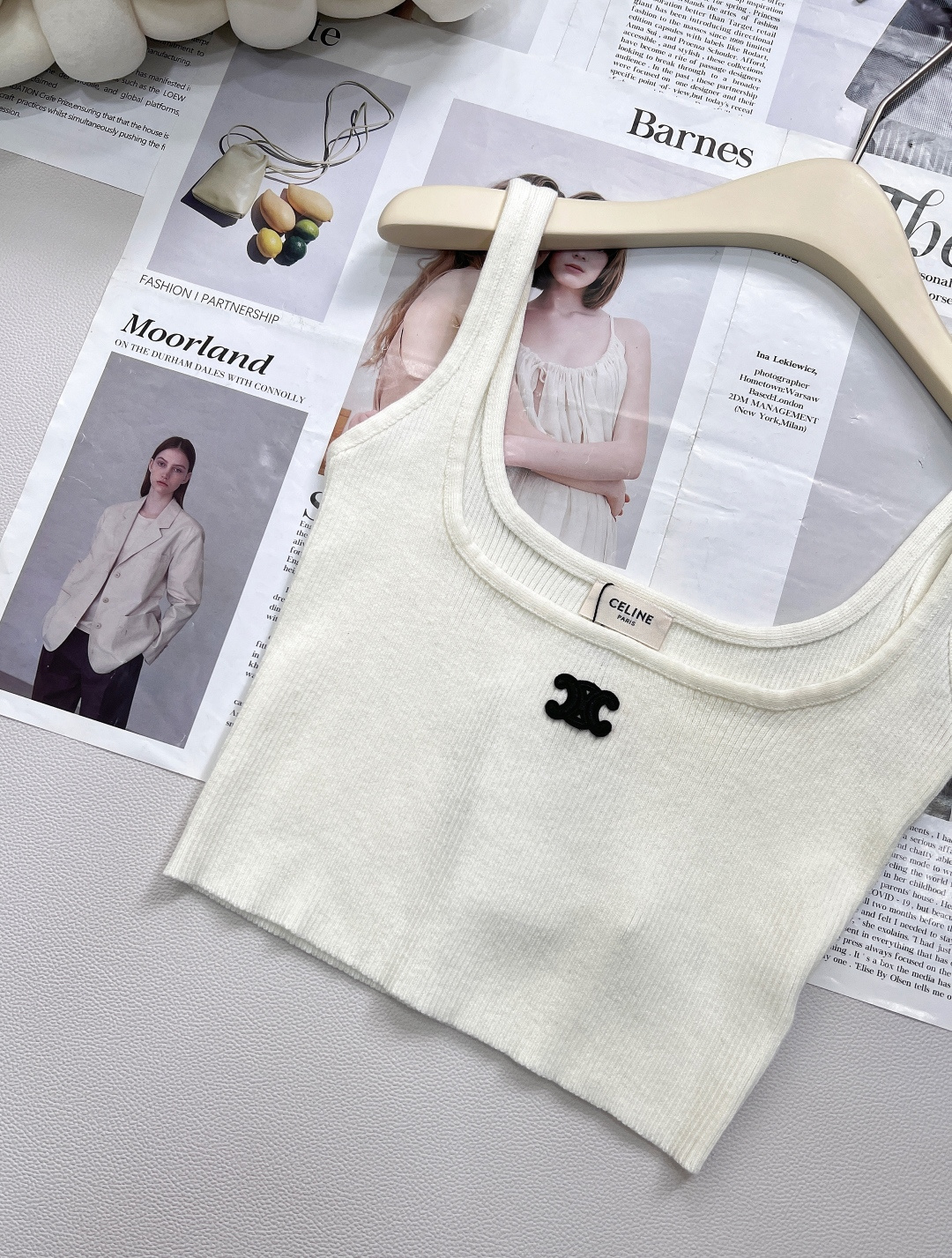 🆕CELINE 25SS新款logo徽标吊带背心✨ 高级感拿捏！定制的羊毛纱线，柔软亲肤，像被云朵轻轻包