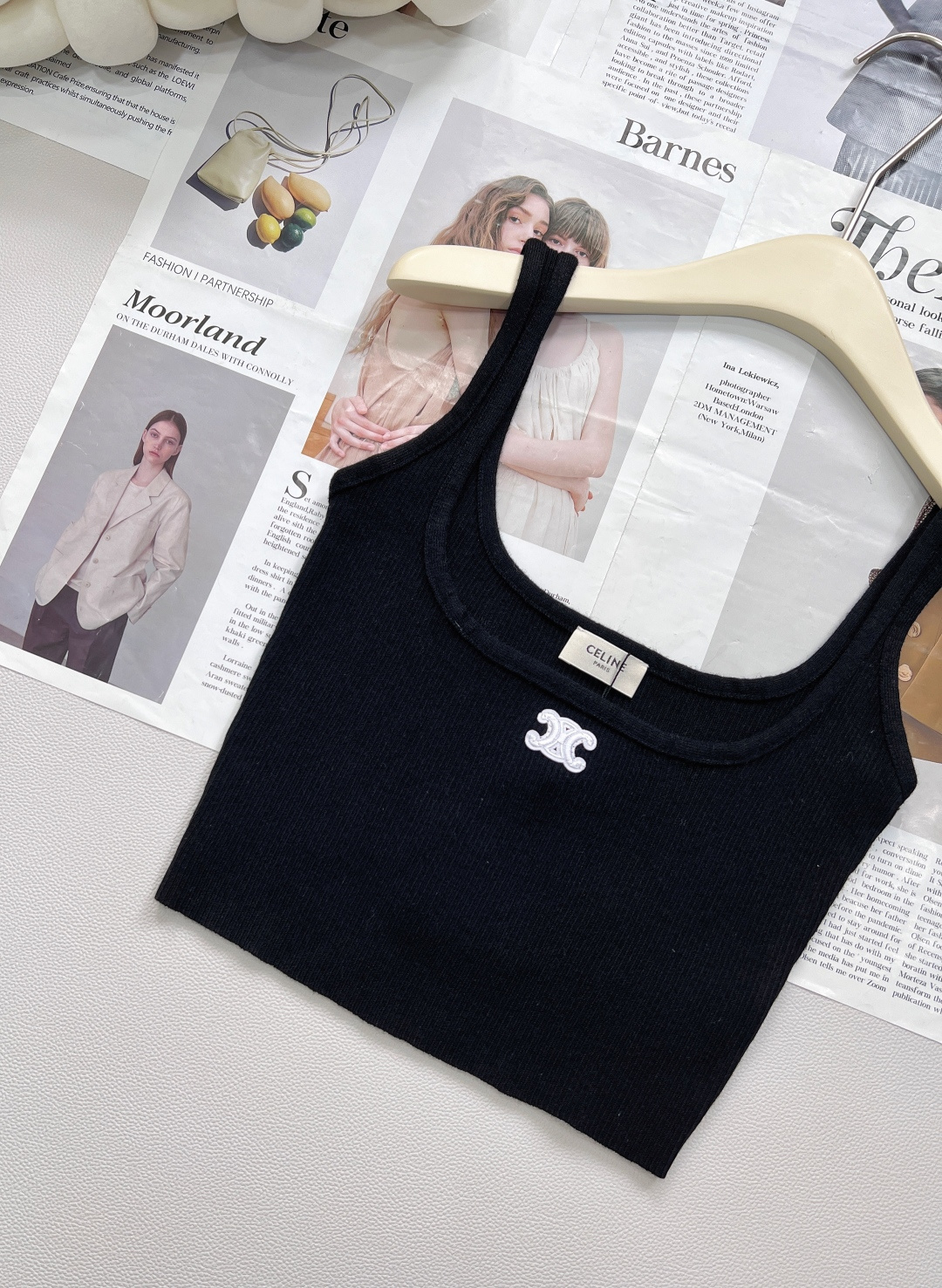 🆕CELINE 25SS新款logo徽标吊带背心✨ 高级感拿捏！定制的羊毛纱线，柔软亲肤，像被云朵轻轻包
