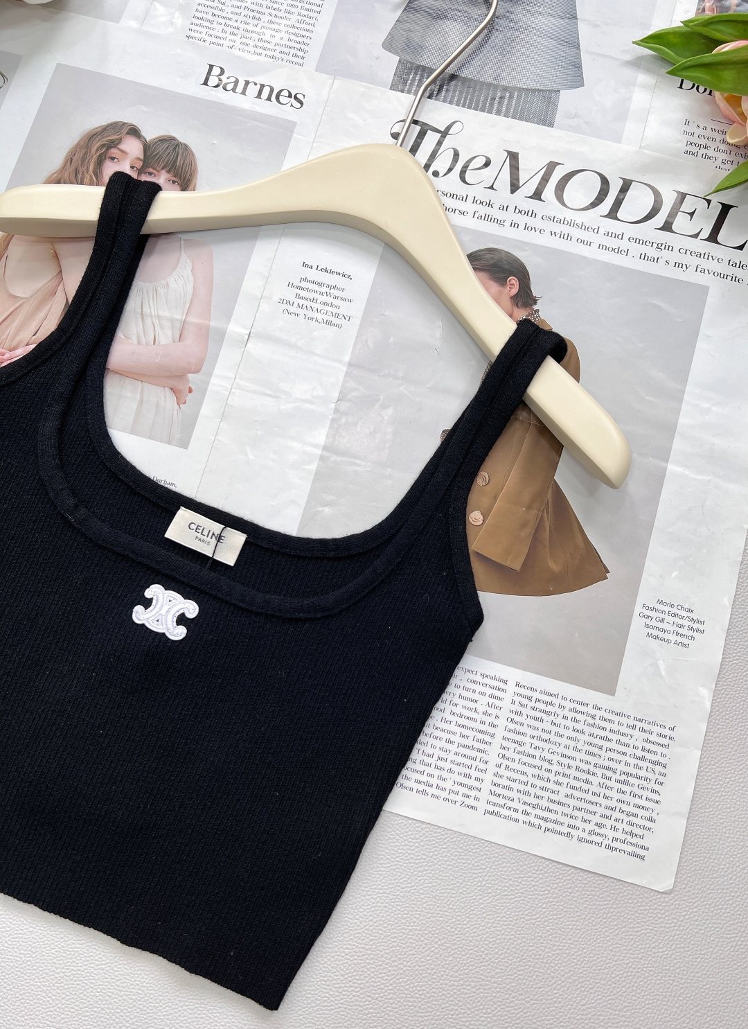 🆕CELINE 25SS新款logo徽标吊带背心✨ 高级感拿捏！定制的羊毛纱线，柔软亲肤，像被云朵轻轻包