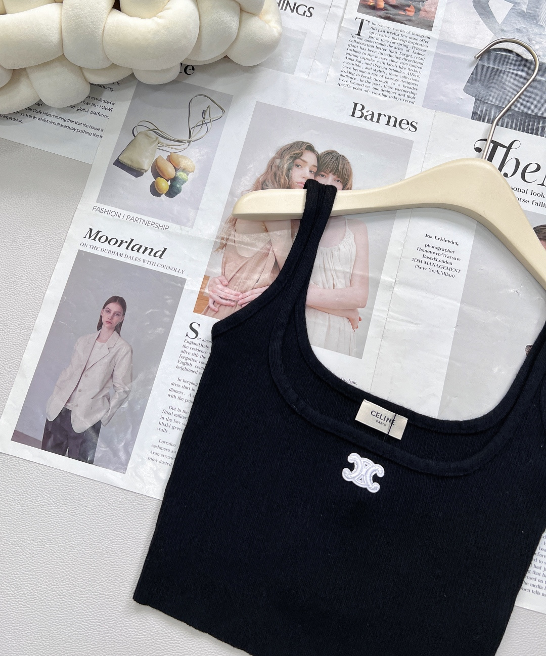 🆕CELINE 25SS新款logo徽标吊带背心✨ 高级感拿捏！定制的羊毛纱线，柔软亲肤，像被云朵轻轻包