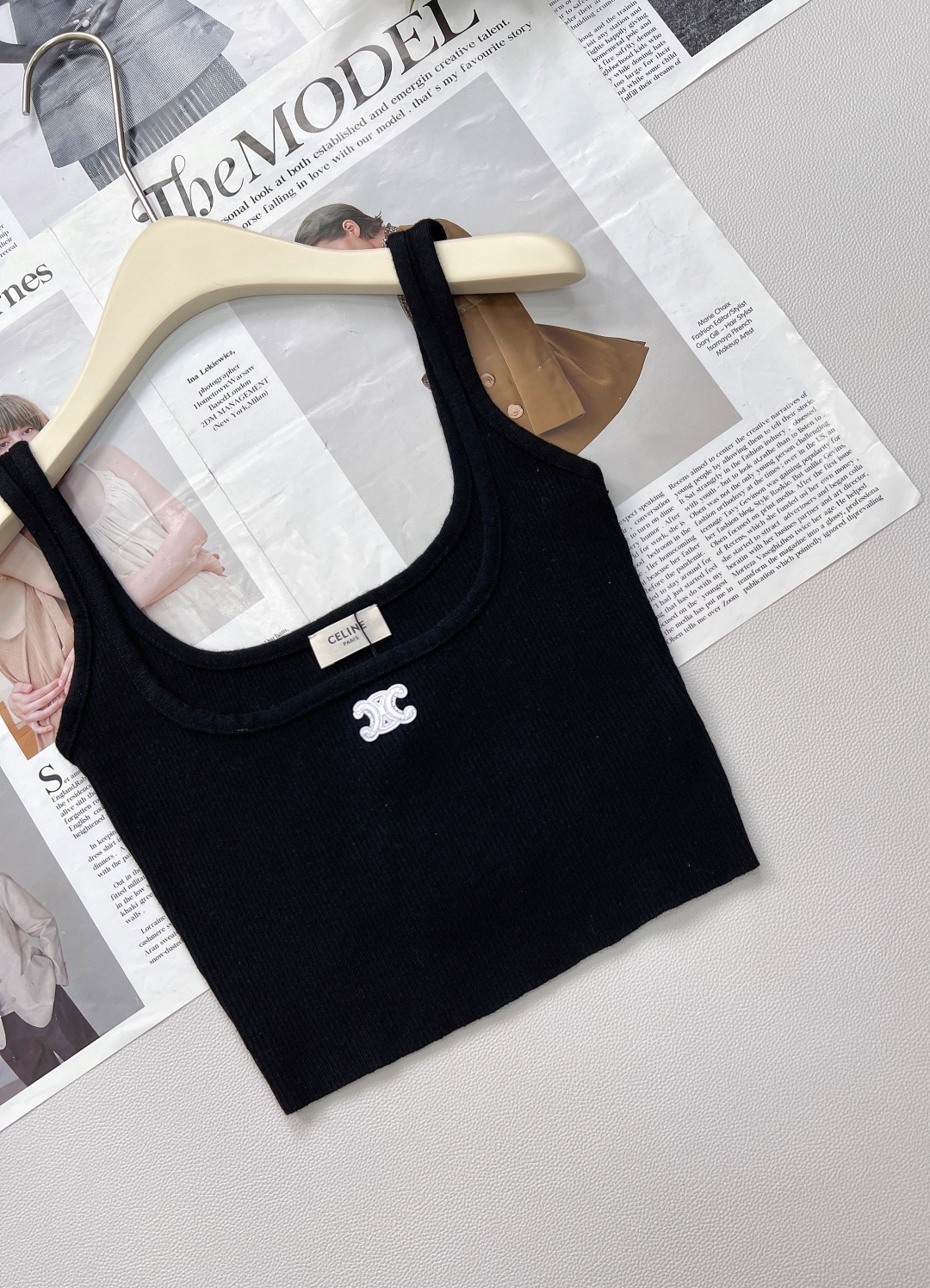 🆕CELINE 25SS新款logo徽标吊带背心✨ 高级感拿捏！定制的羊毛纱线，柔软亲肤，像被云朵轻轻包